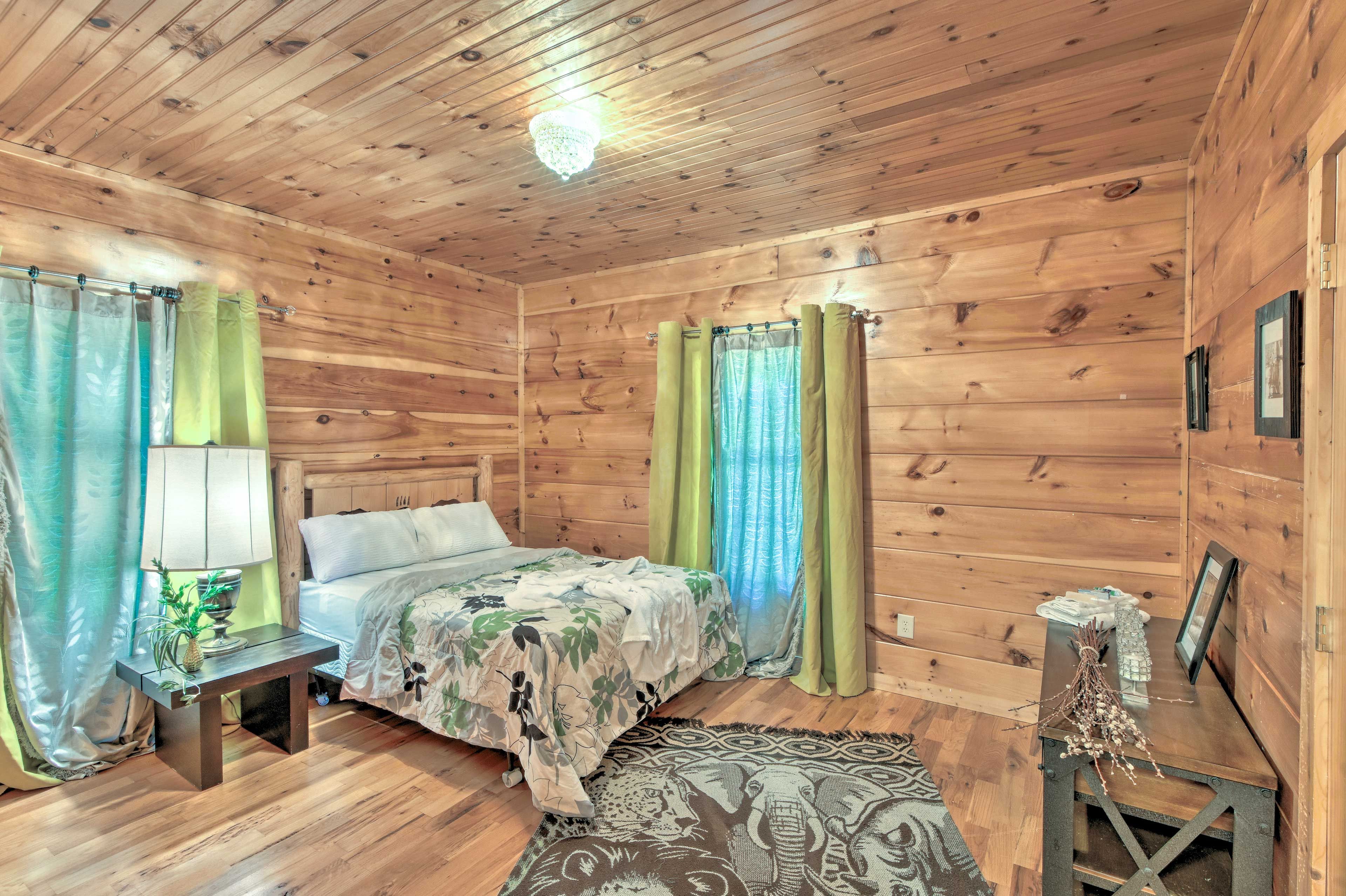 Bedroom 3 | King Bed | Step-Free Access | Linens Provided