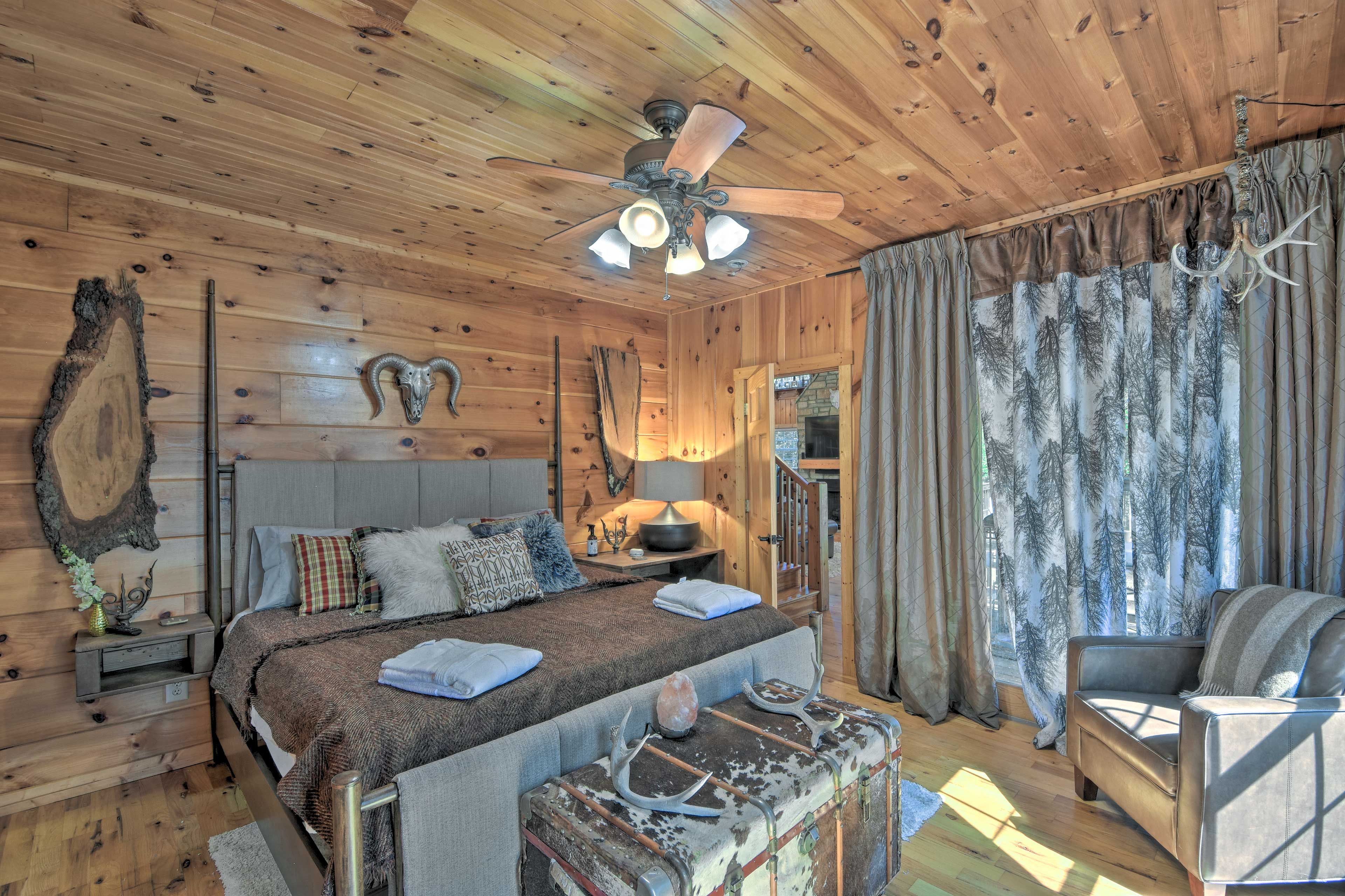 Bedroom 1 | King Bed | Step-Free Access | Linens Provided