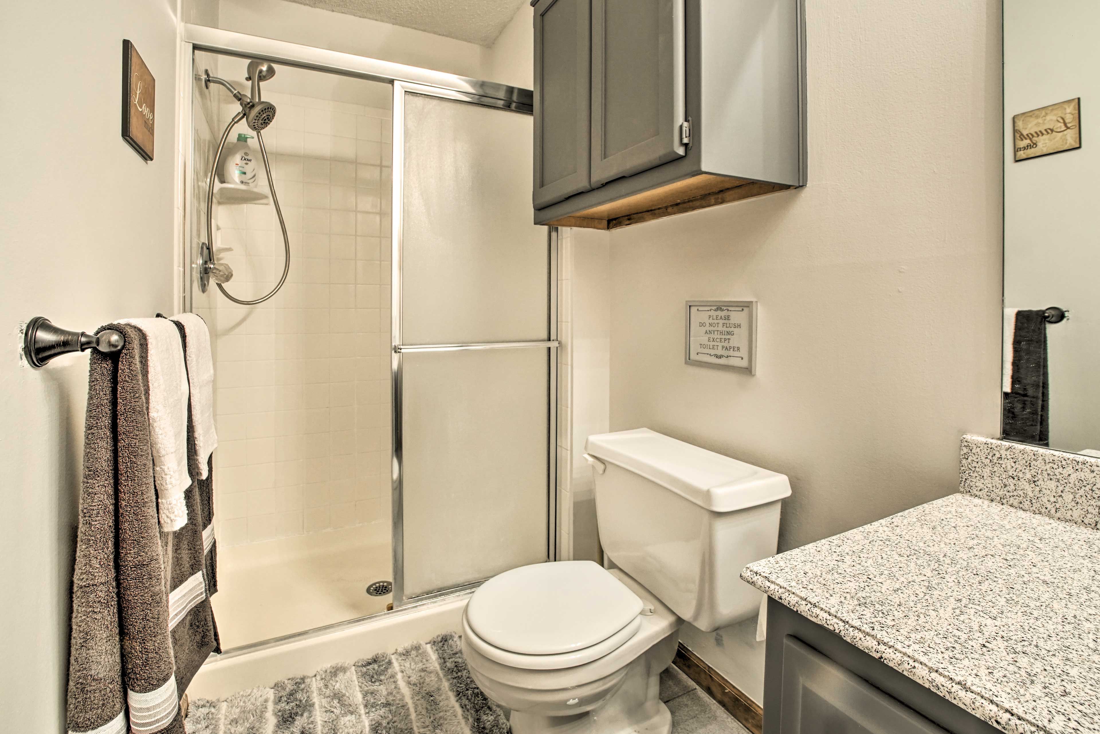 Full Bathroom | Towels Provided