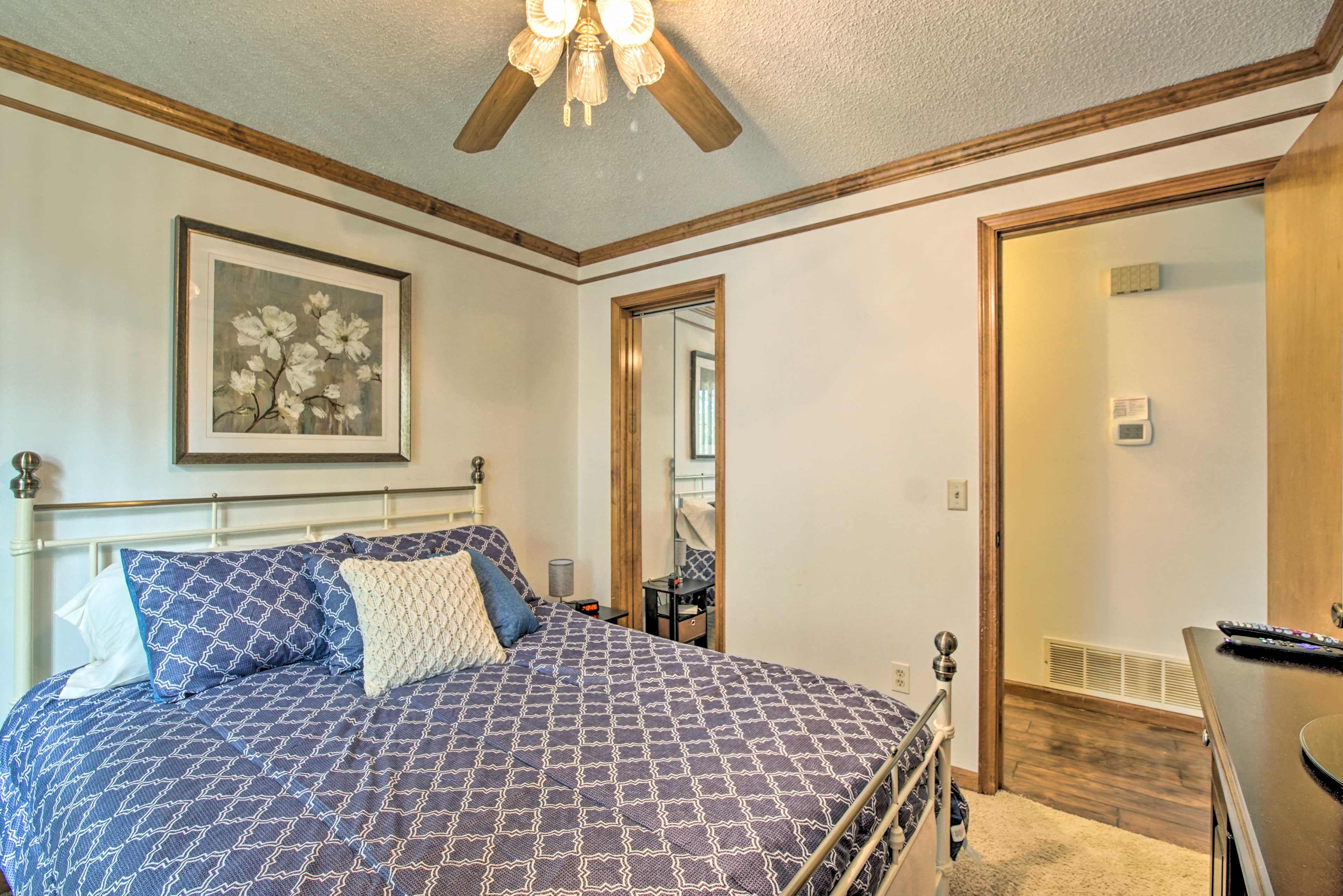 Bedroom 2 | Queen Bed