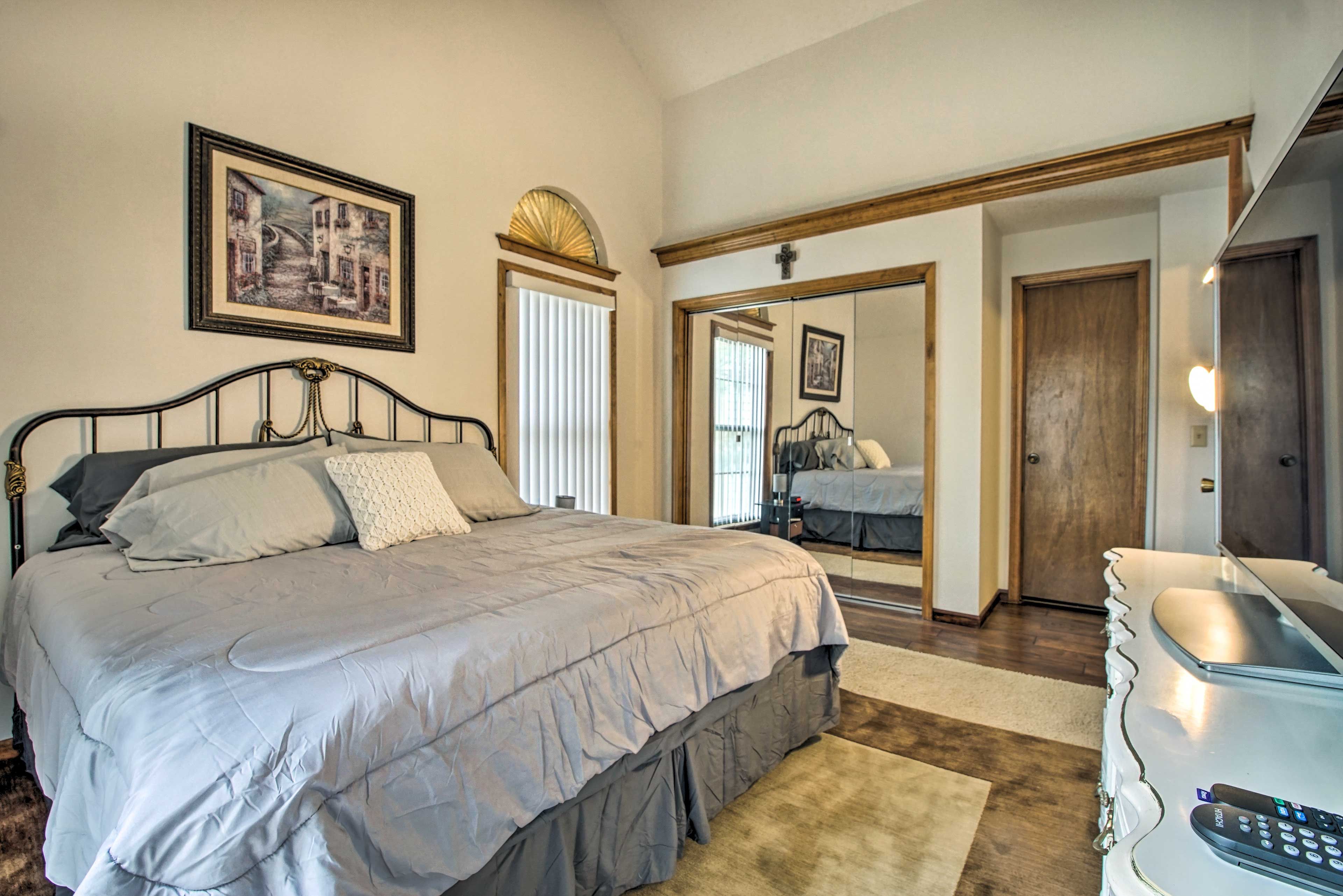 Bedroom 1 | Flat-Screen Smart TV