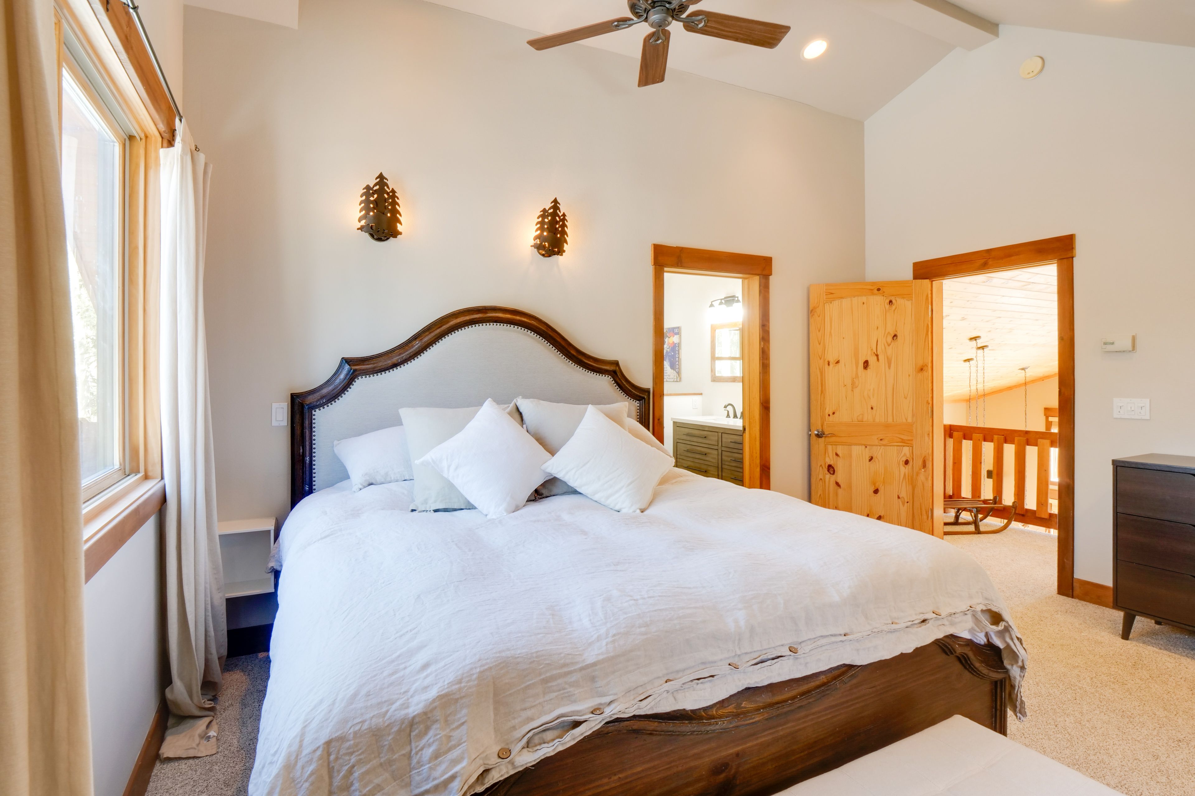 Bedroom 1 | King Bed | Linens Provided