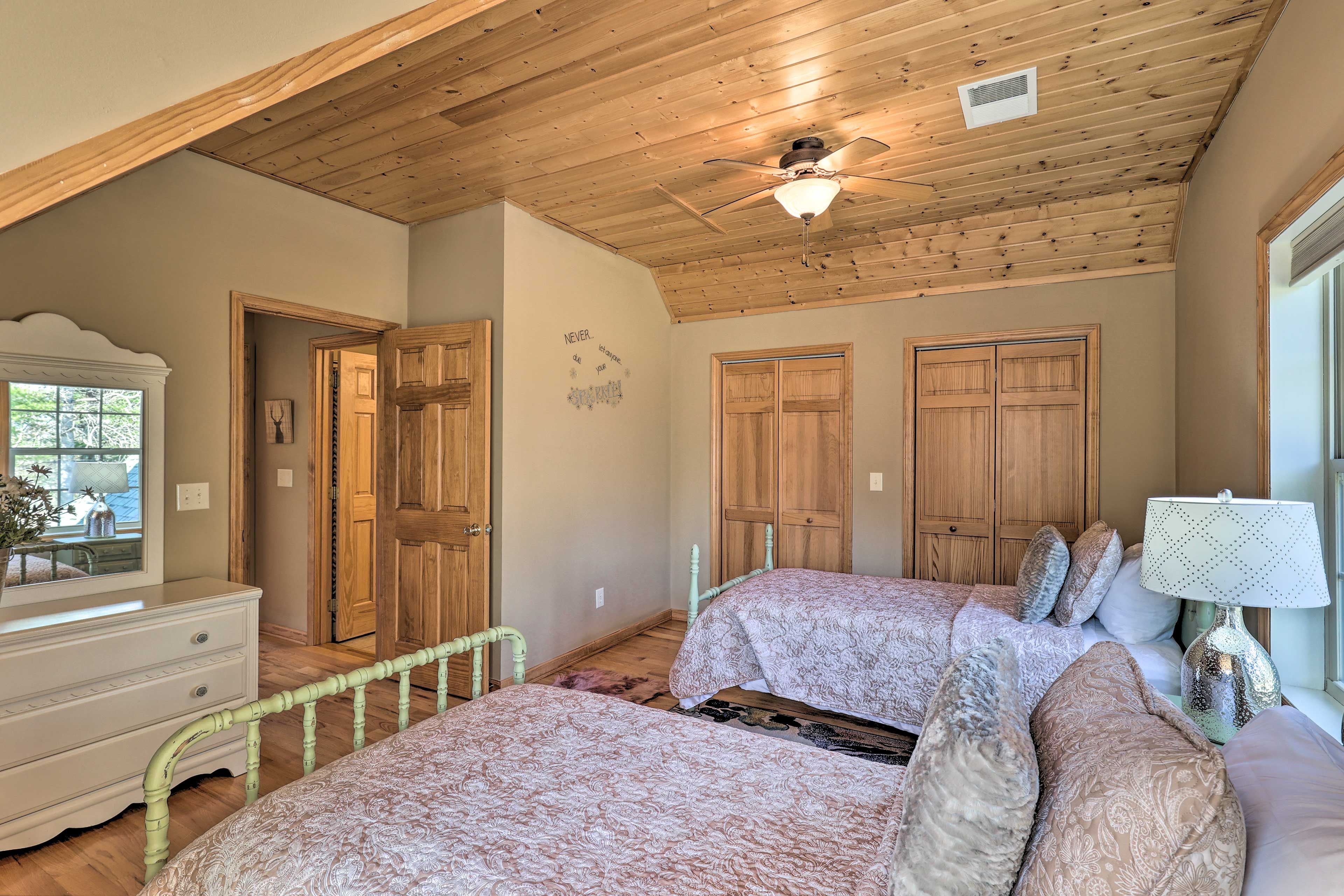 Bedroom 4 | 2 Twin Beds | 3rd Floor