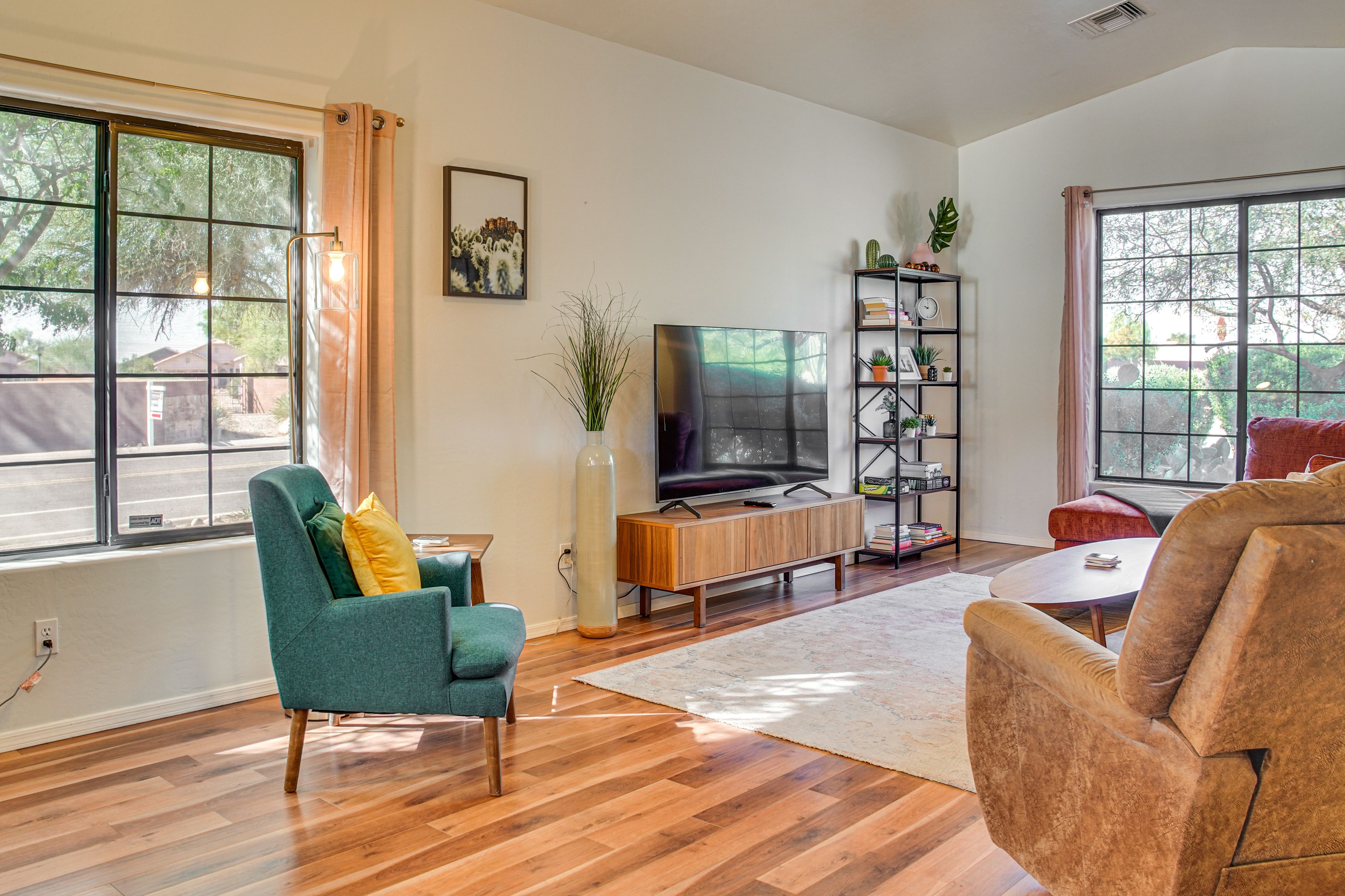 Living Room | Smart TV | Free WiFi