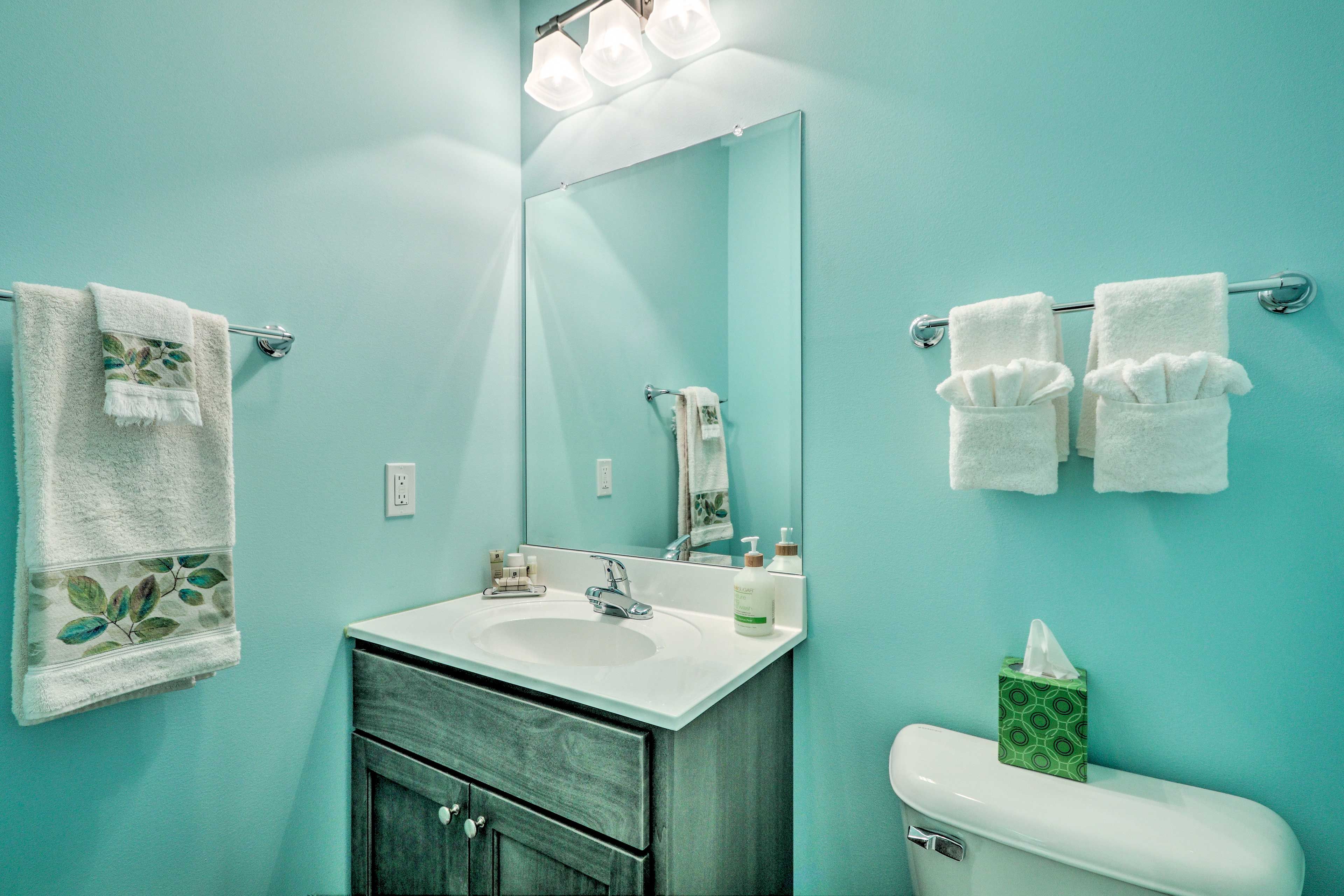 Half Bathroom | Towels Provided