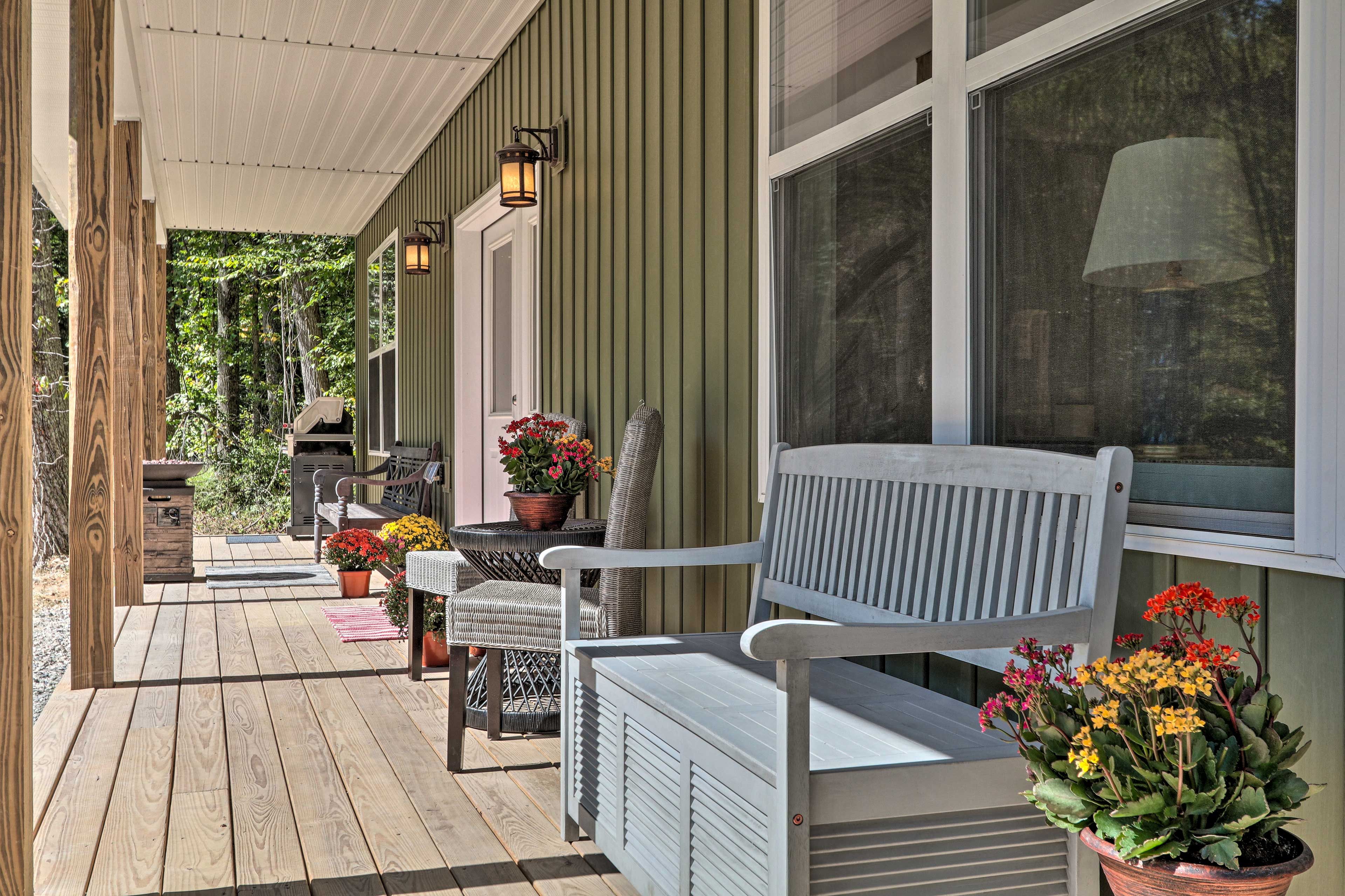 Private Exterior Space | Furnished Deck