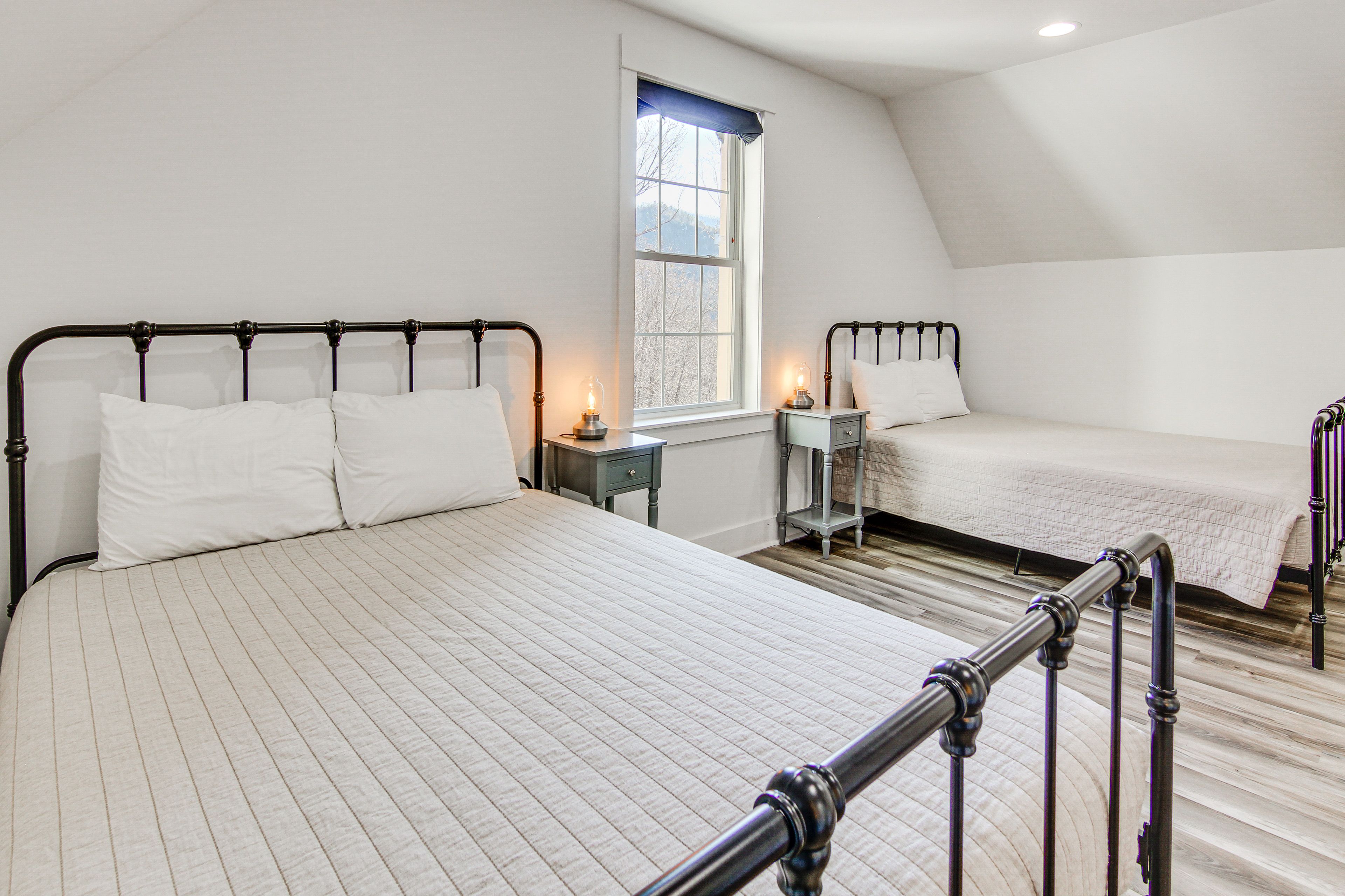 Bedroom 6 | 2 Queen Beds