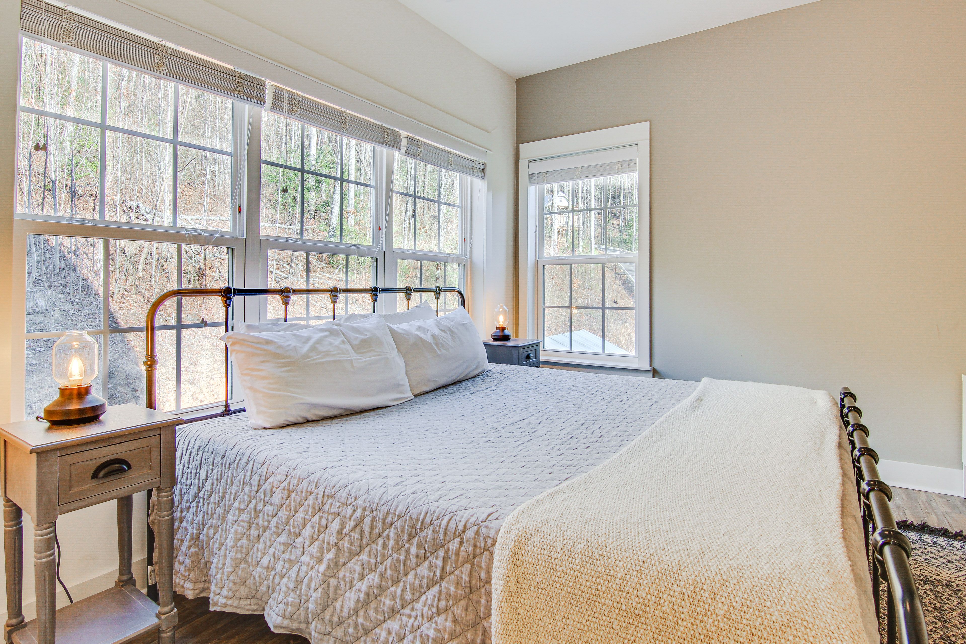 Bedroom 4 | King Bed