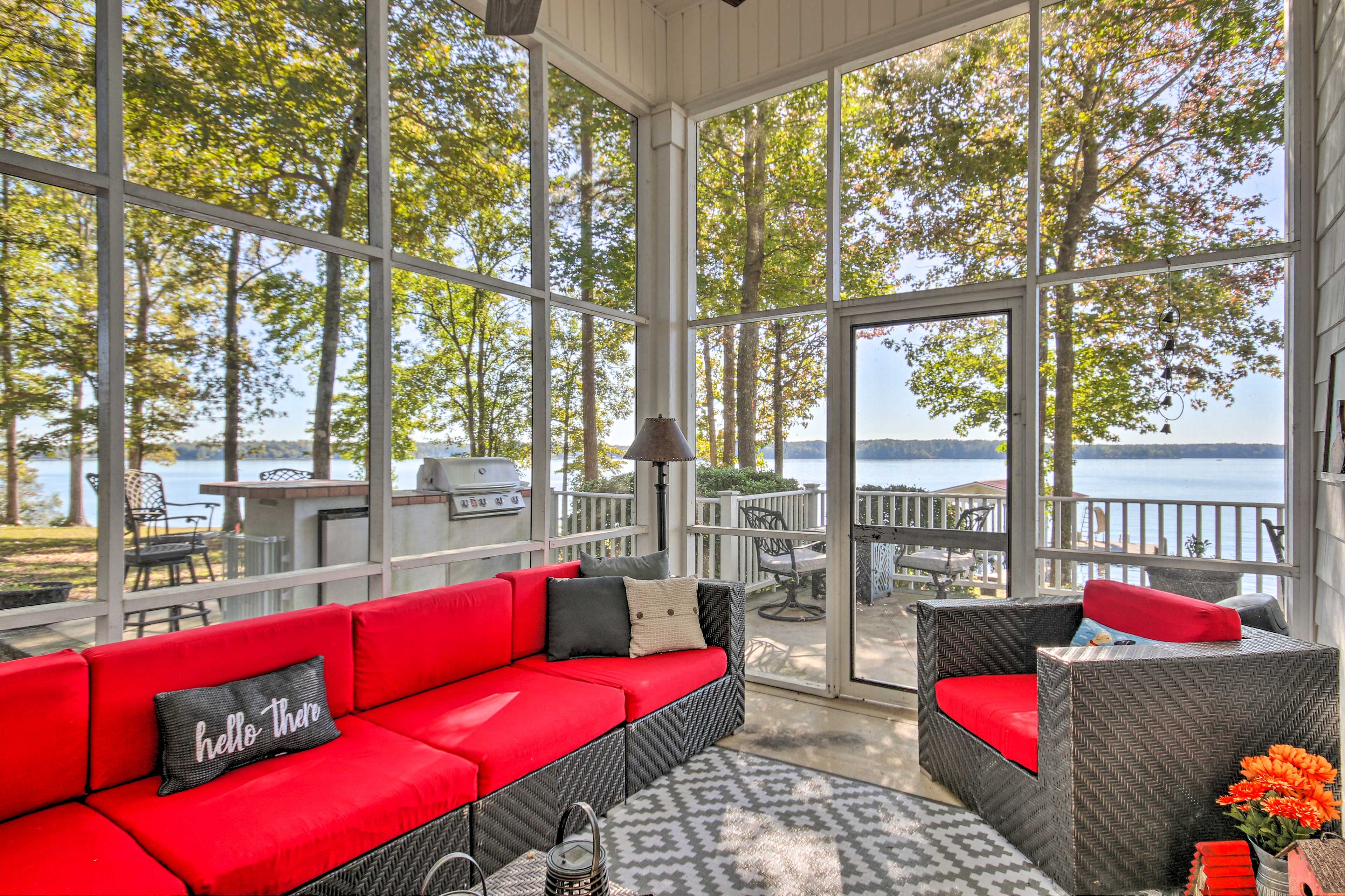 Cross Hill Vacation Rental | 3BR | 3BA | 1,827 Sq Ft