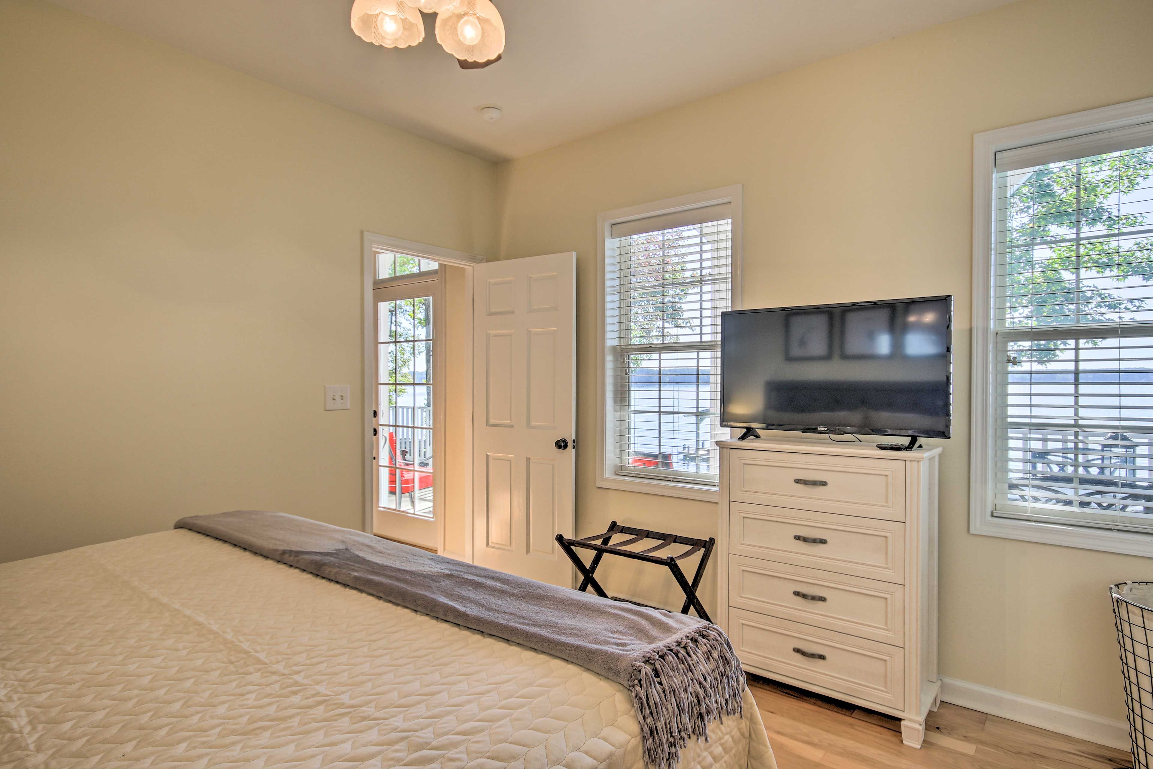 Primary Bedroom | Linens Provided