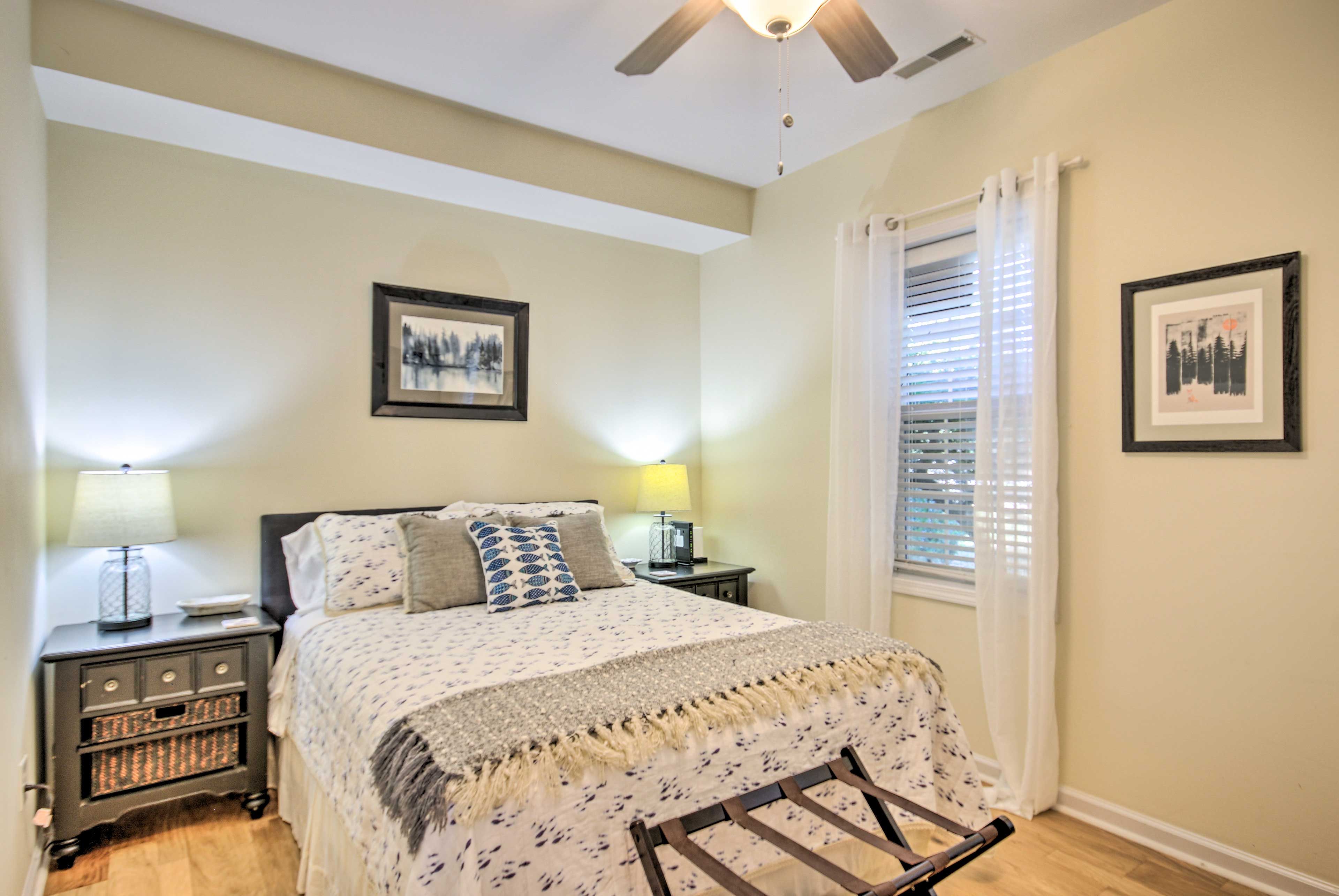 Bedroom 3 | 1st Floor | Queen Bed