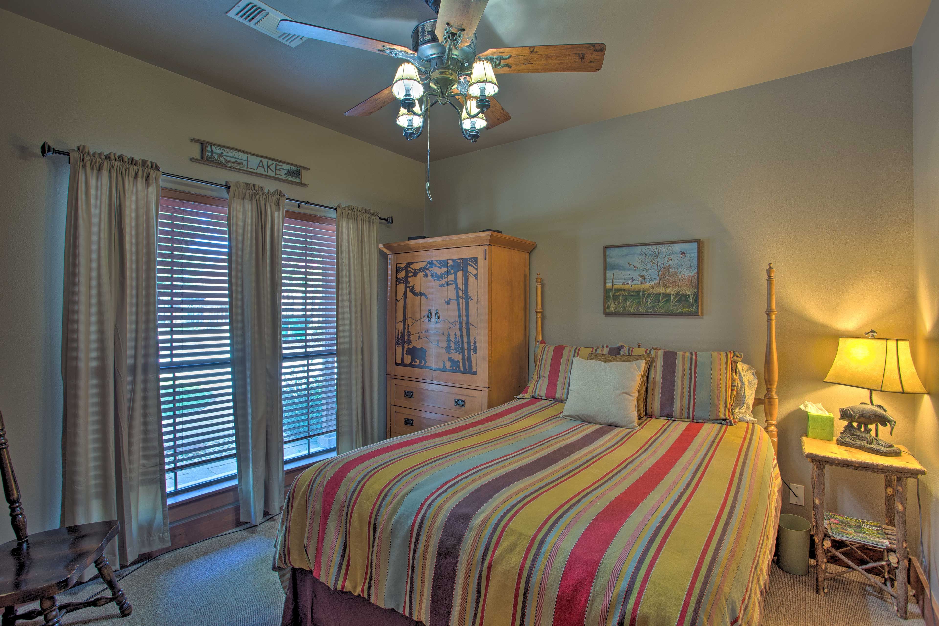 Bedroom 2 | Queen Bed