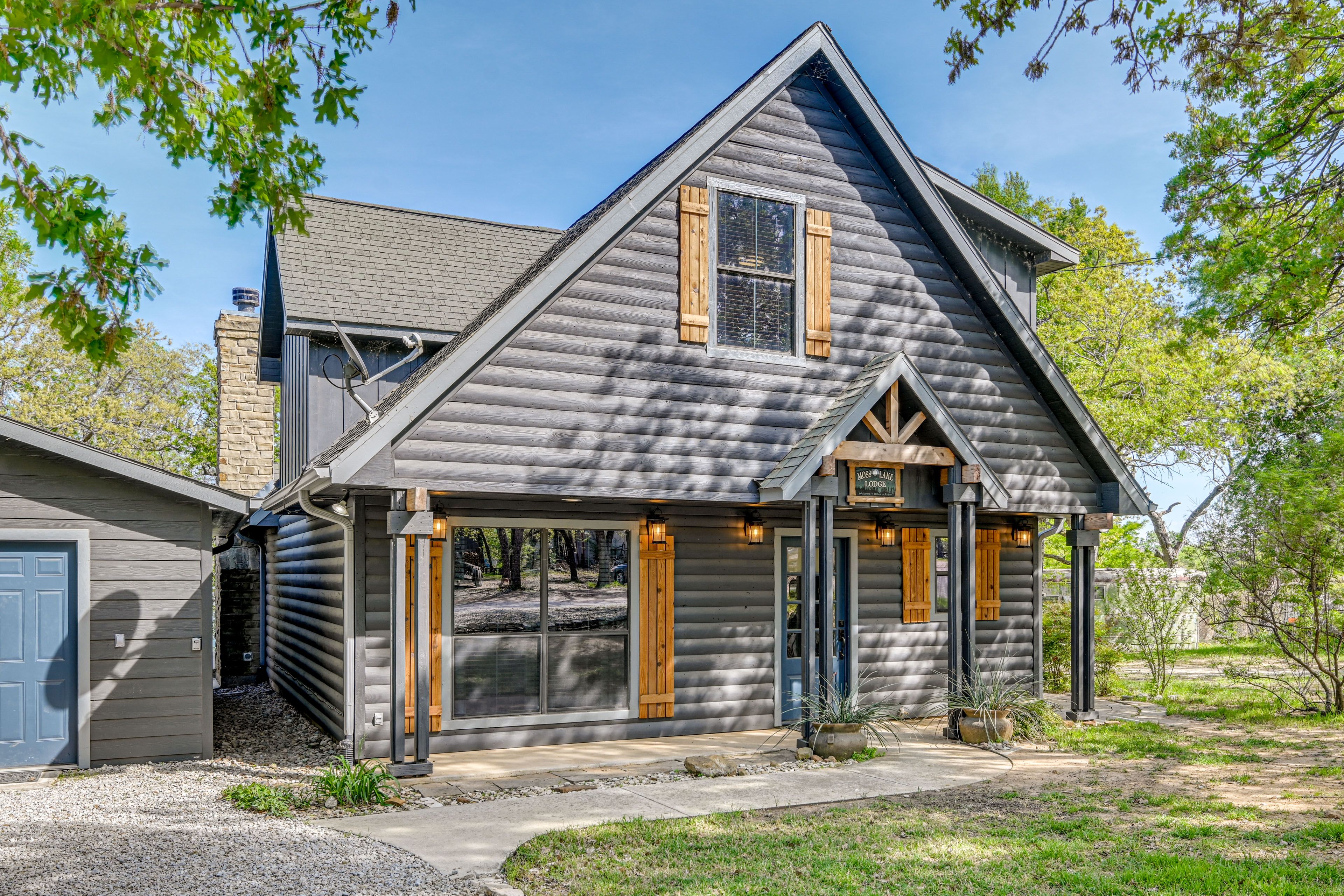 Parking | Driveway (4 Vehicles)