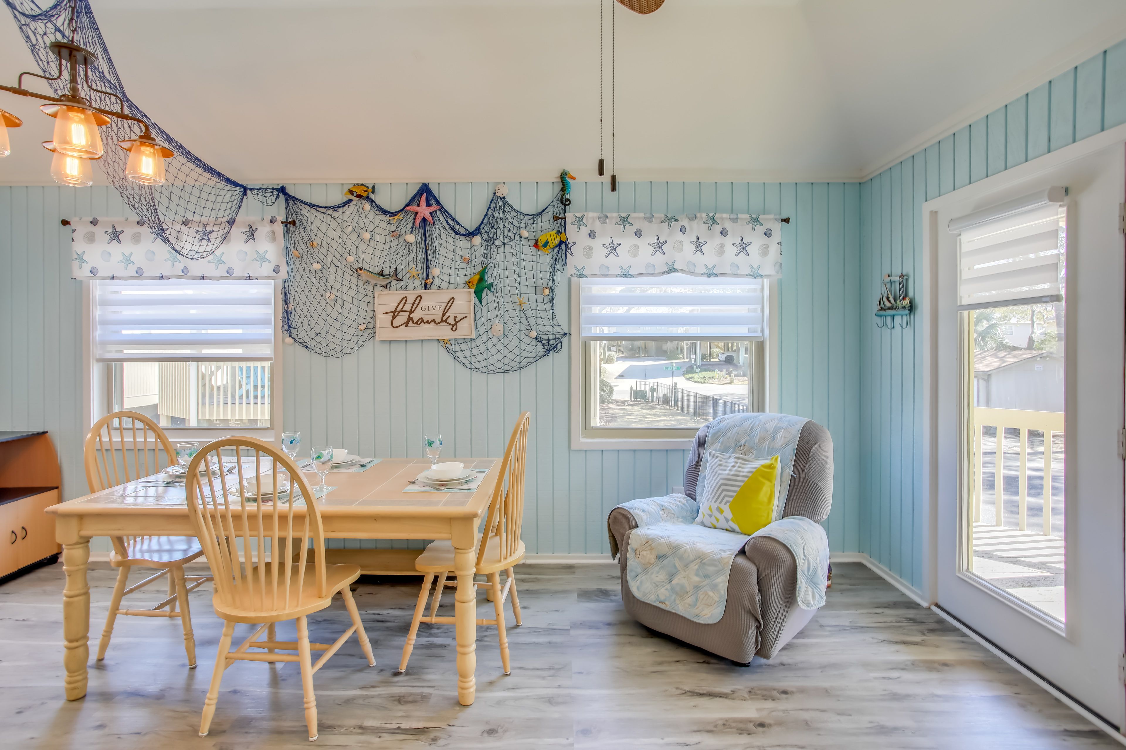 Dining Area | Dishware & Flatware Provided
