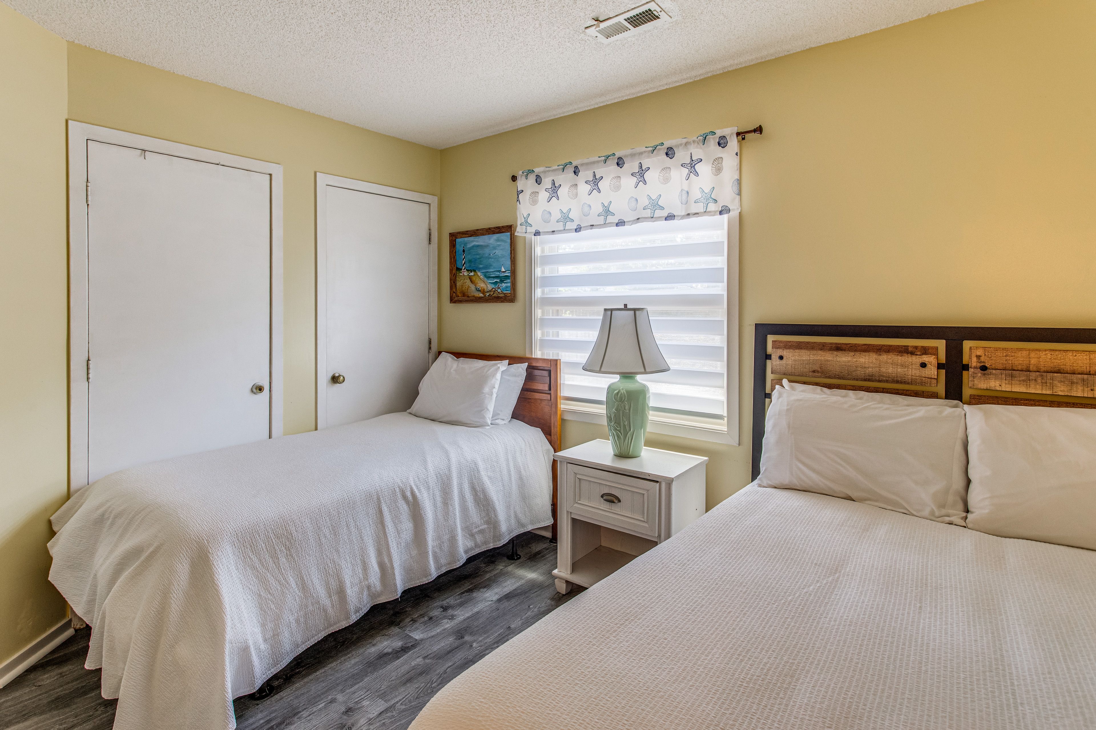 Bedroom 2 | Queen Bed | Twin Bed