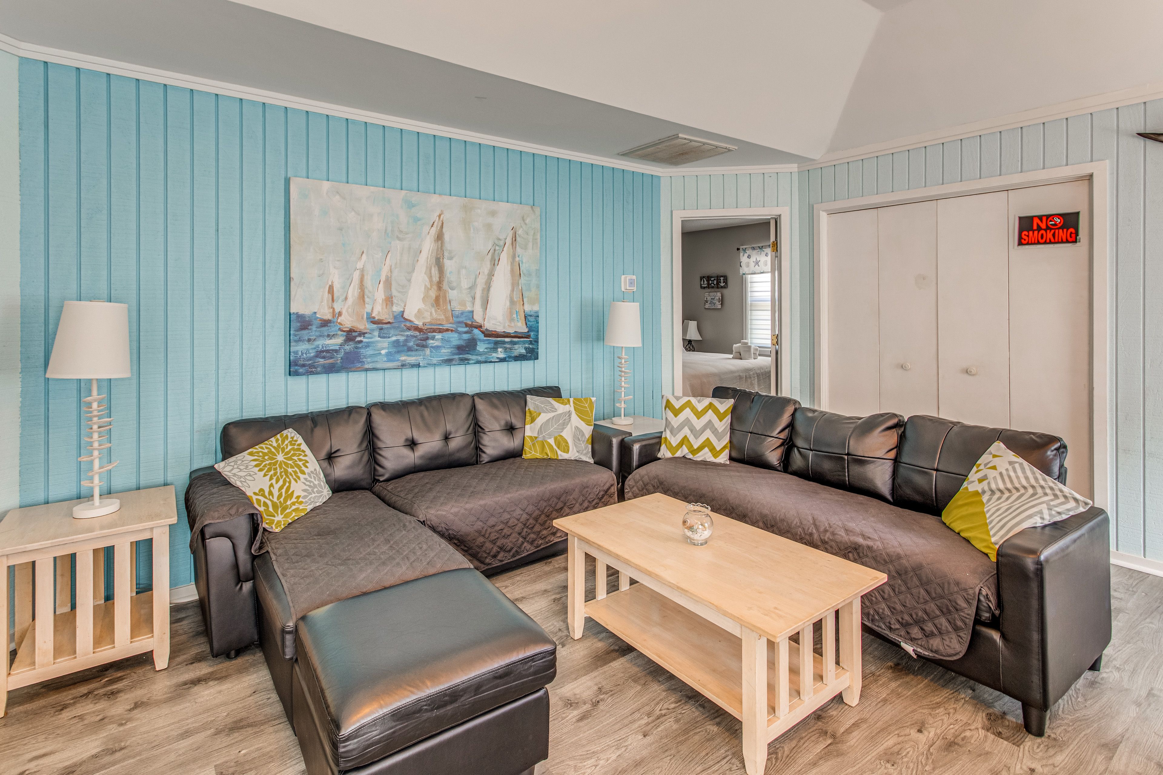 Living Room | Smart TV | Central A/C | Free WiFi