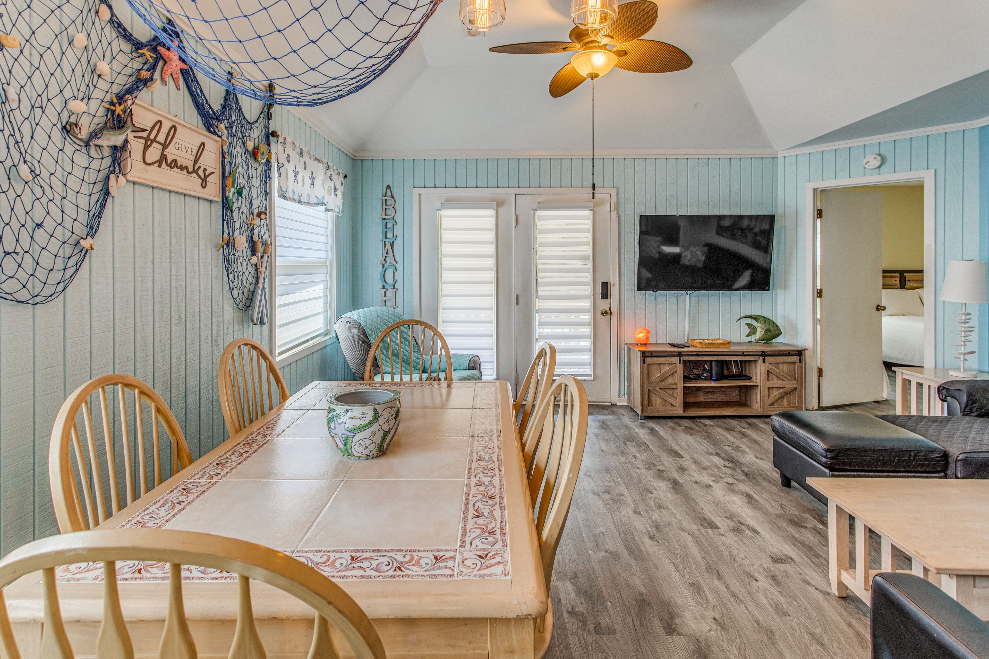 Dining Area | Dishware & Flatware Provided