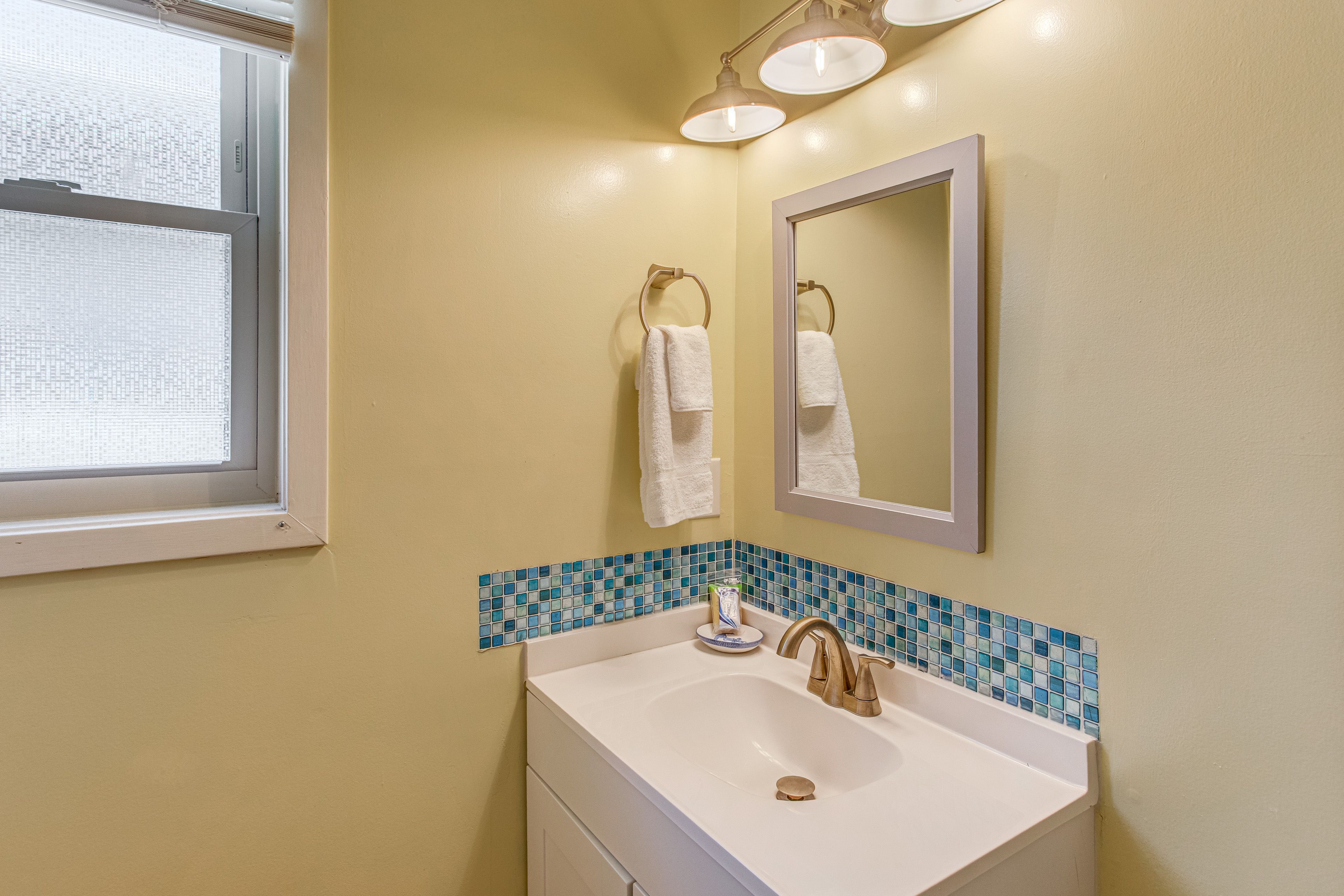 Full Bathroom | Complimentary Toiletries