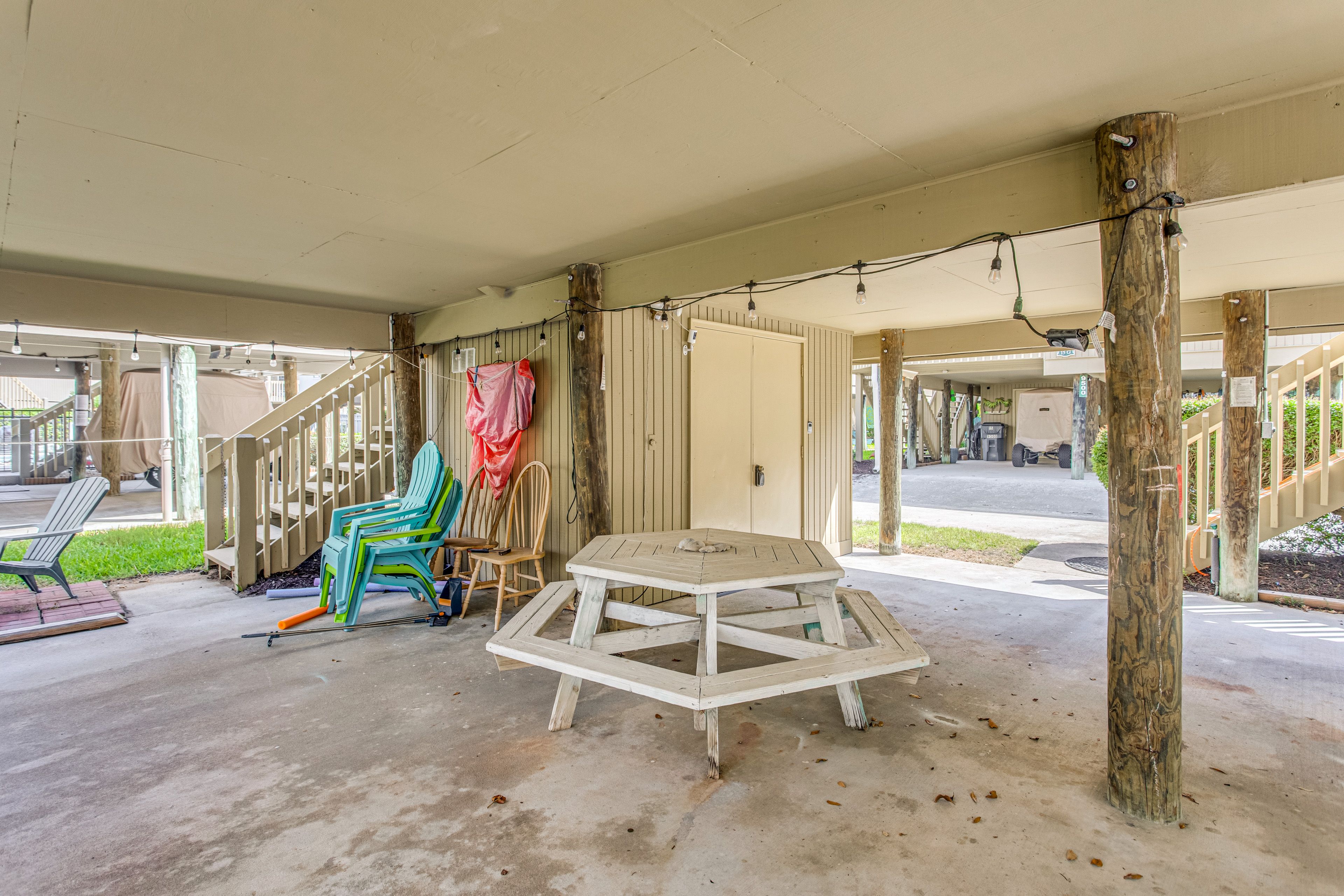 Parking | Driveway (4 Vehicles) | No RV, Motorcycle, or Boat Parking