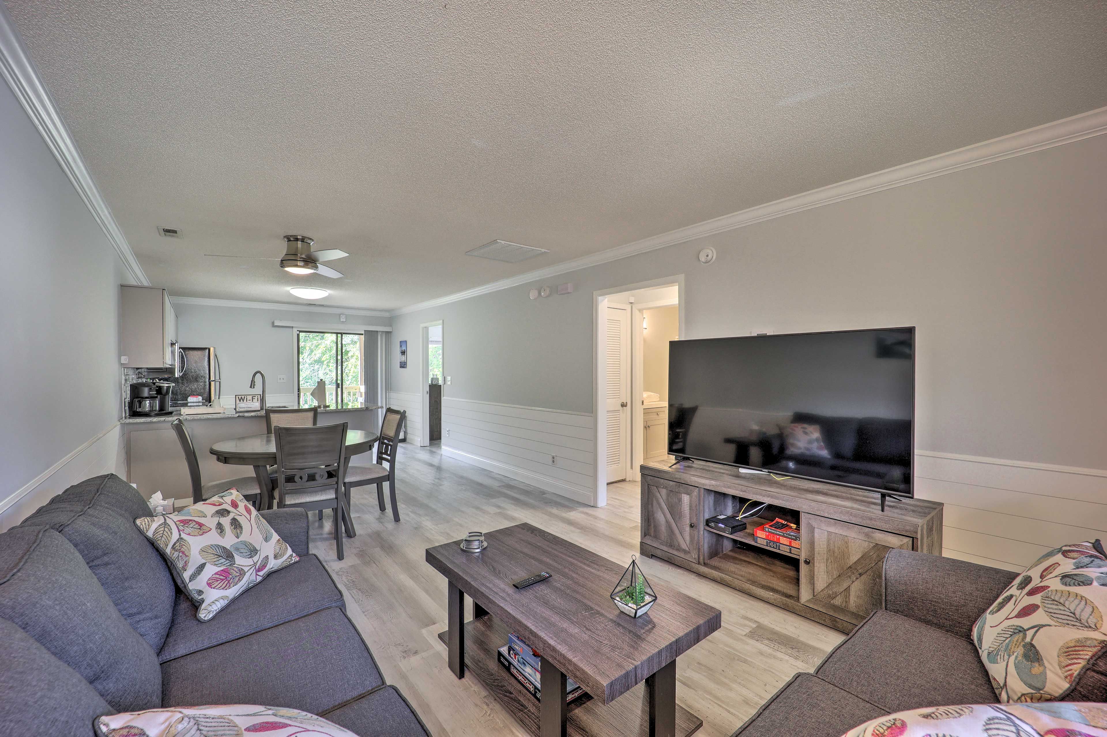 Living Room | Smart TV | Free WiFi