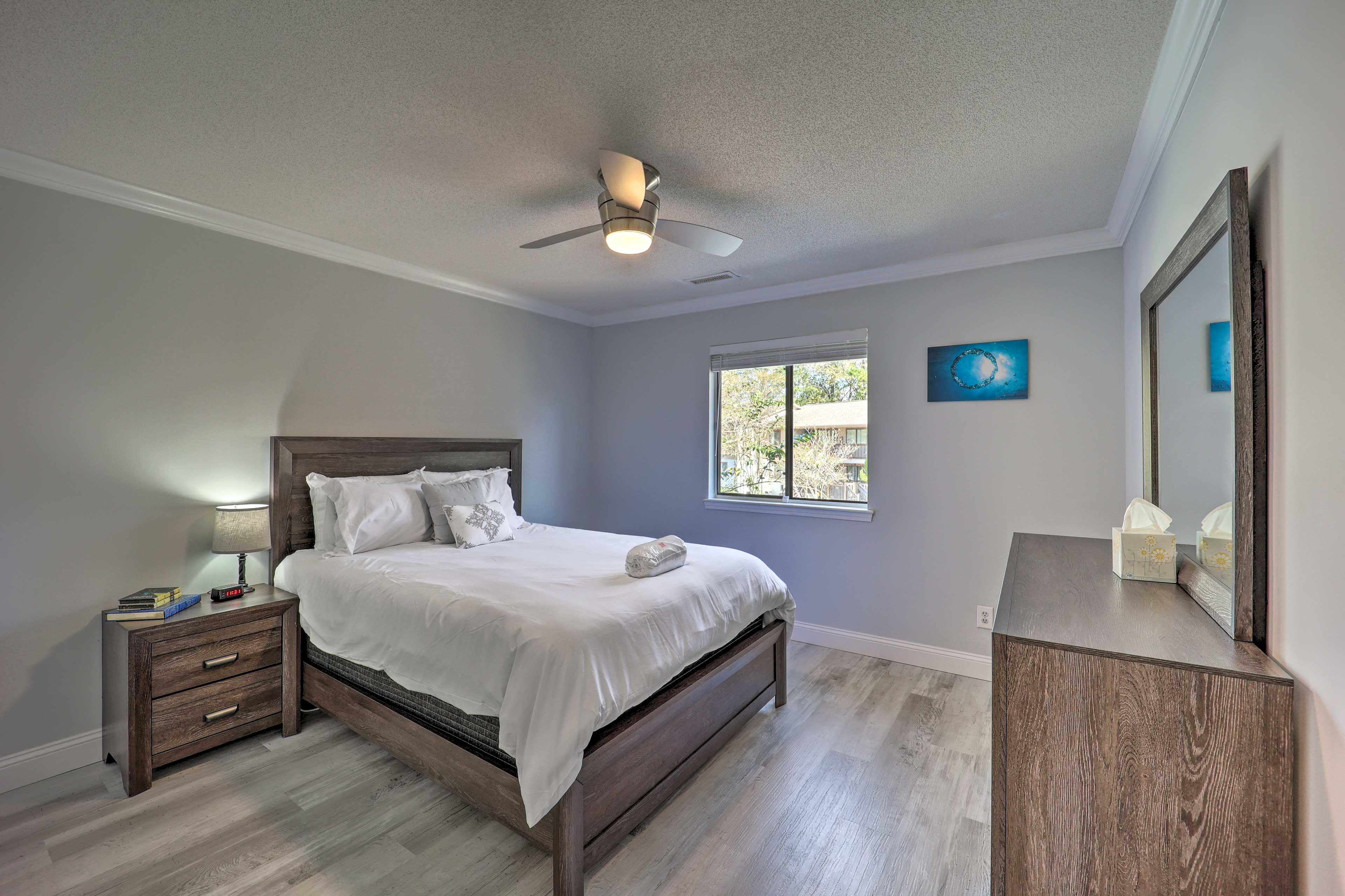 Bedroom 2 | Queen Bed