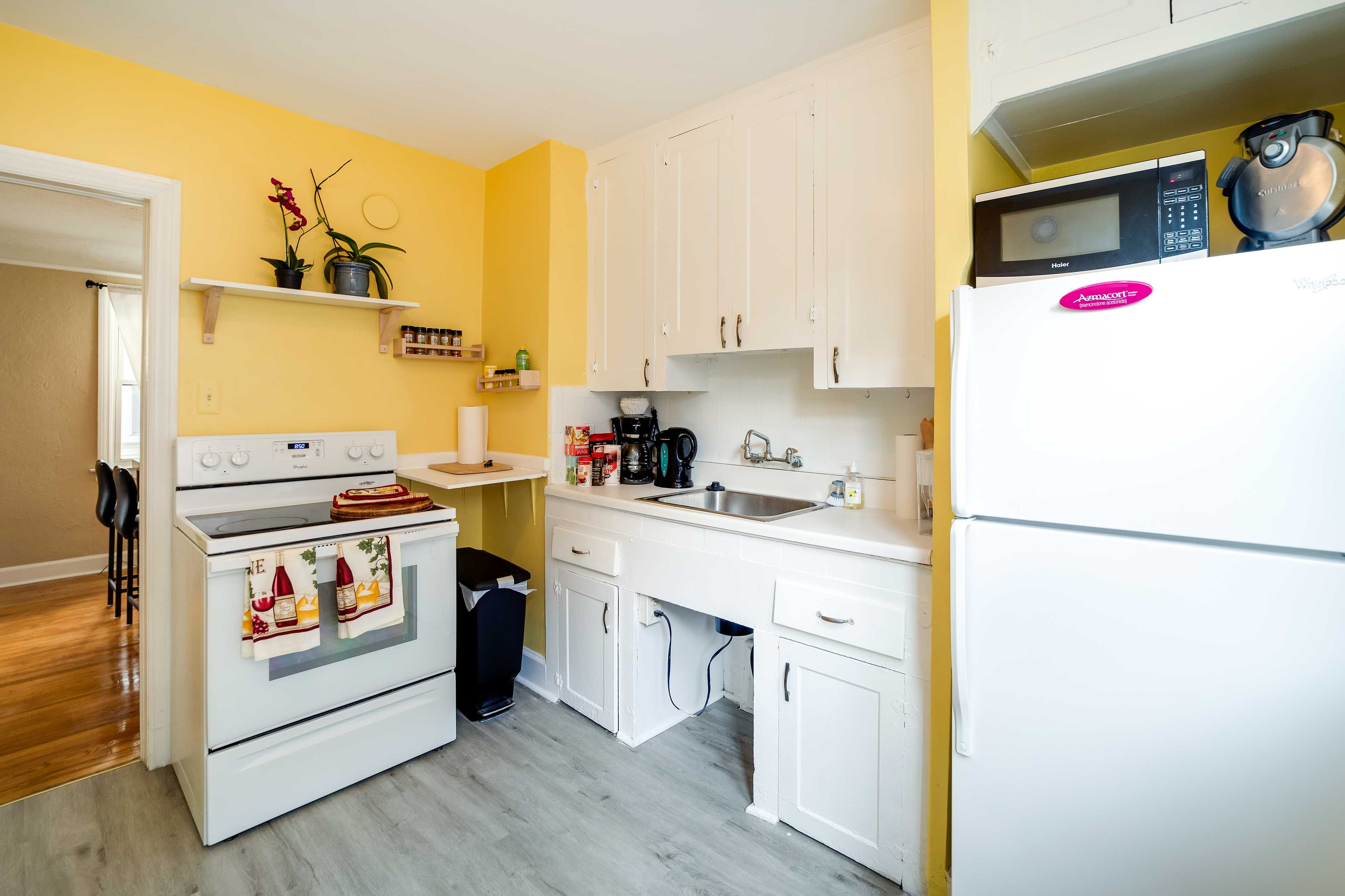 Kitchen | Well-Equipped | Cooking Basics & Spices