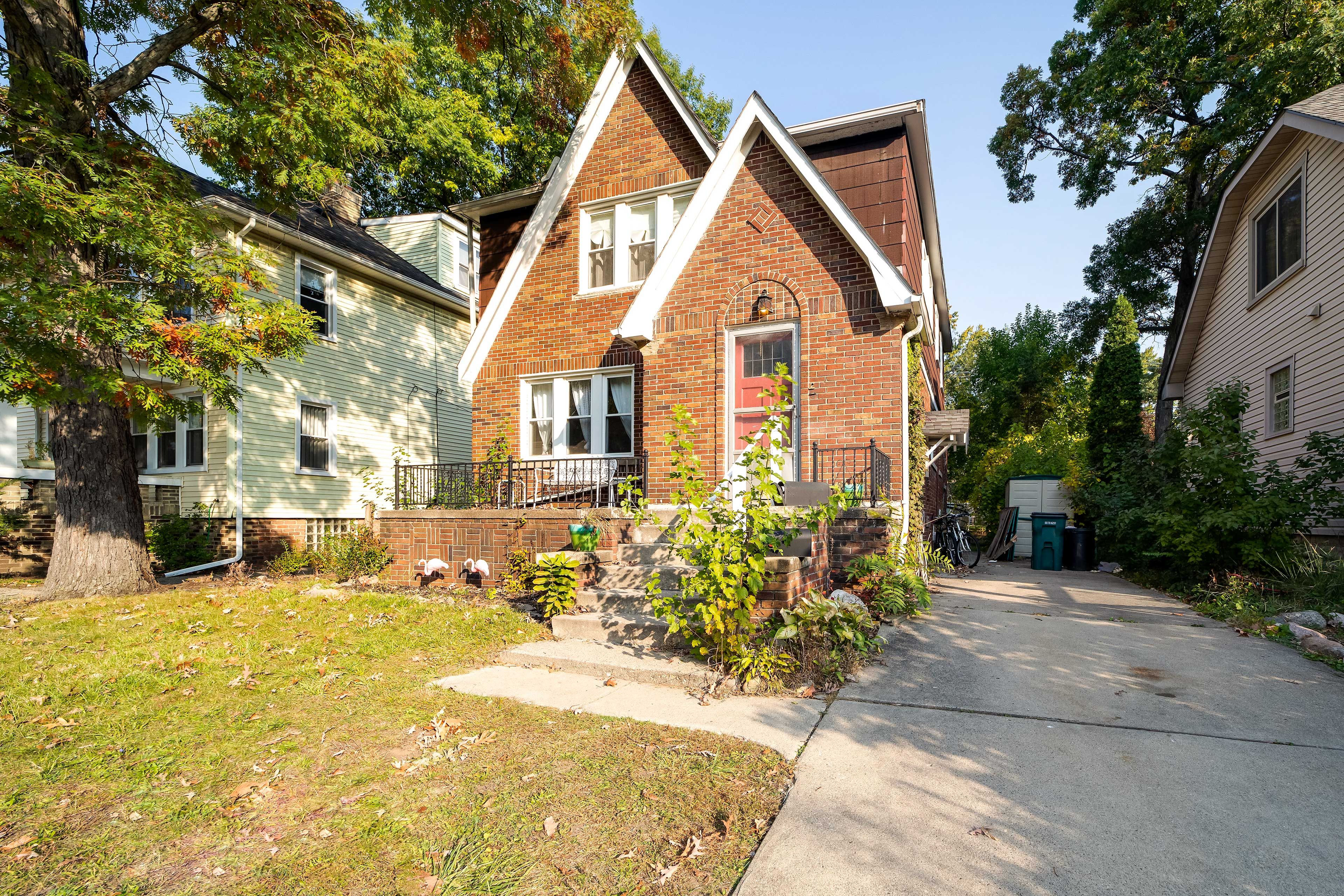 Exterior | Free Street Parking