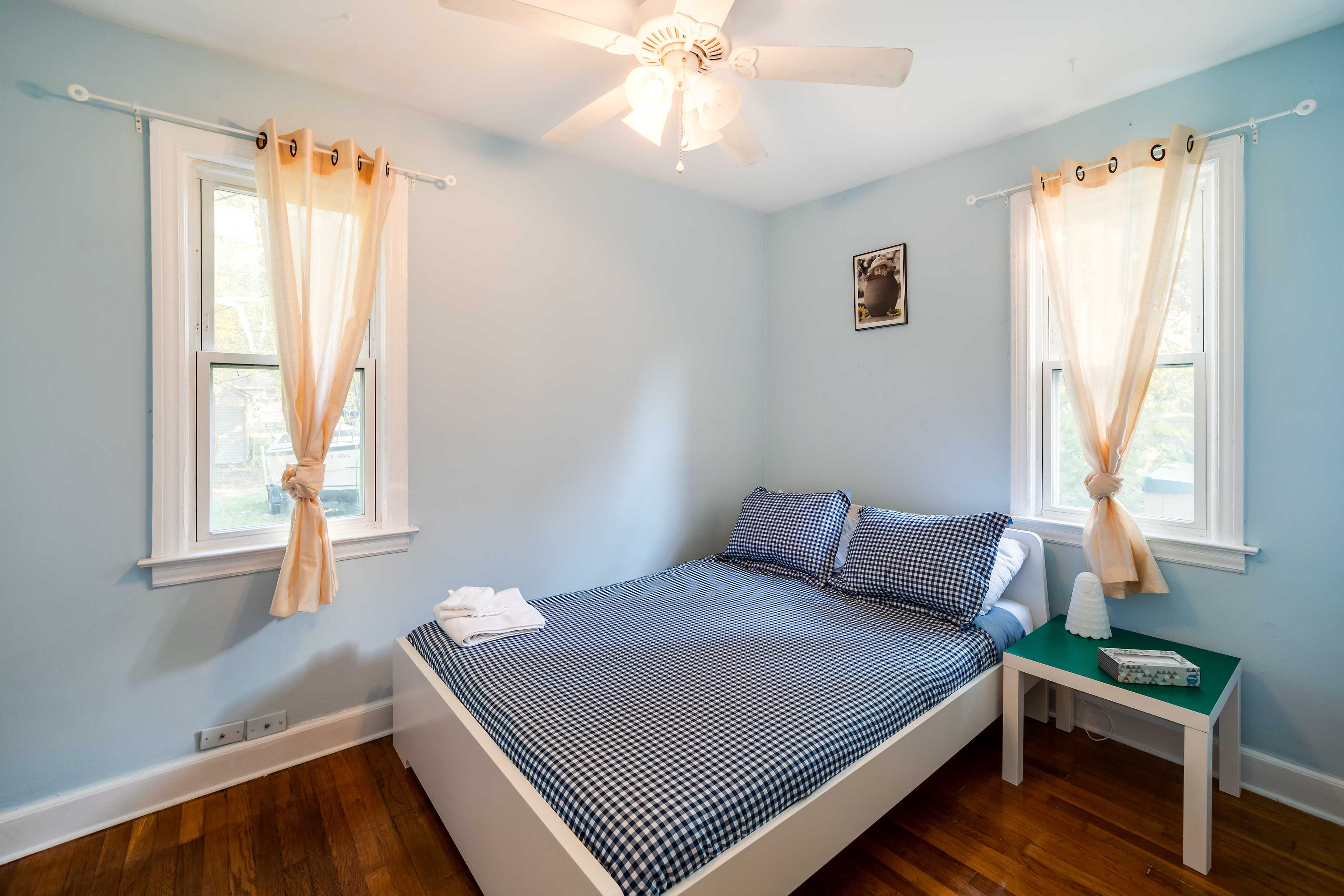 Bedroom 2 | Queen Bed