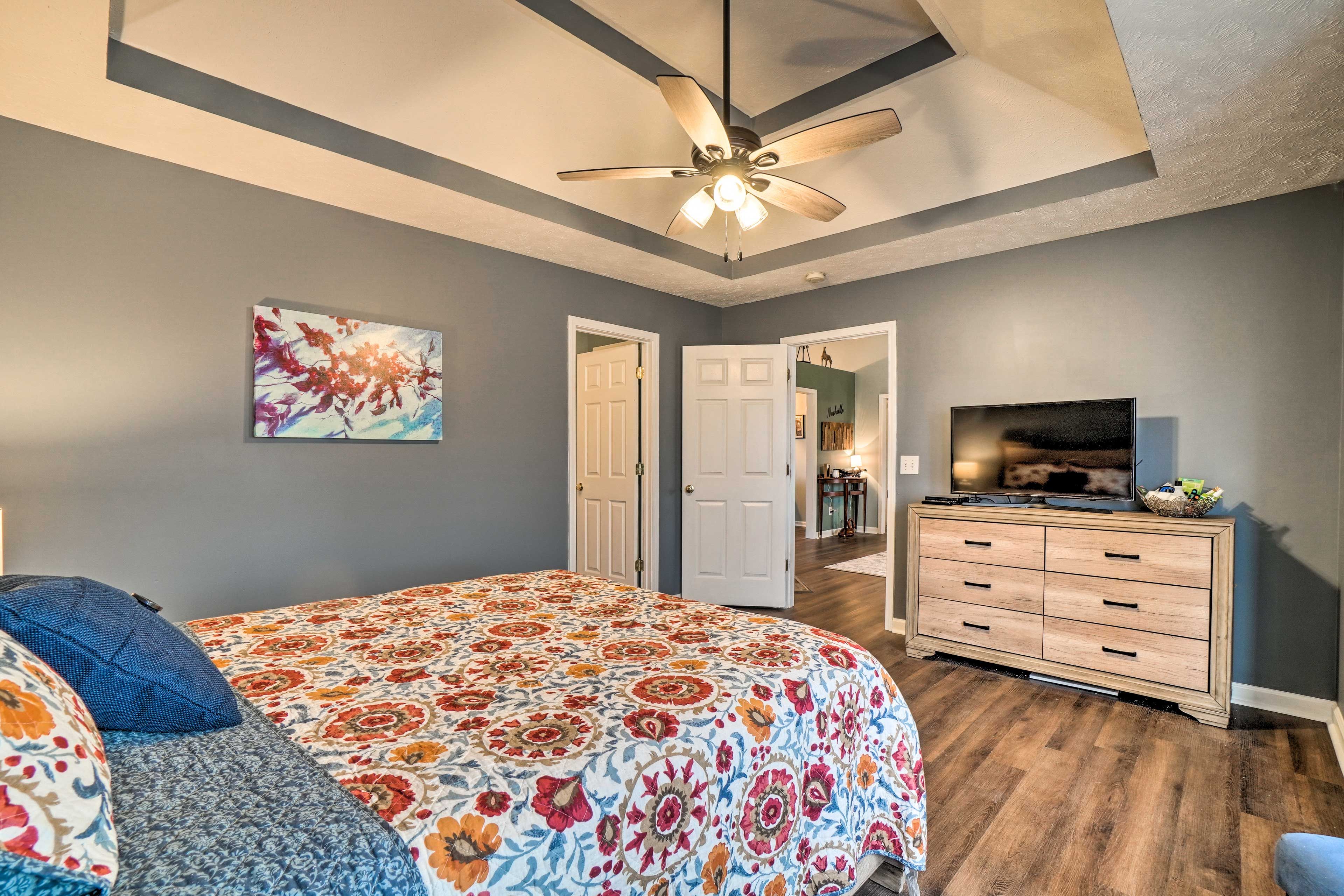 Bedroom 1 | Cable TV