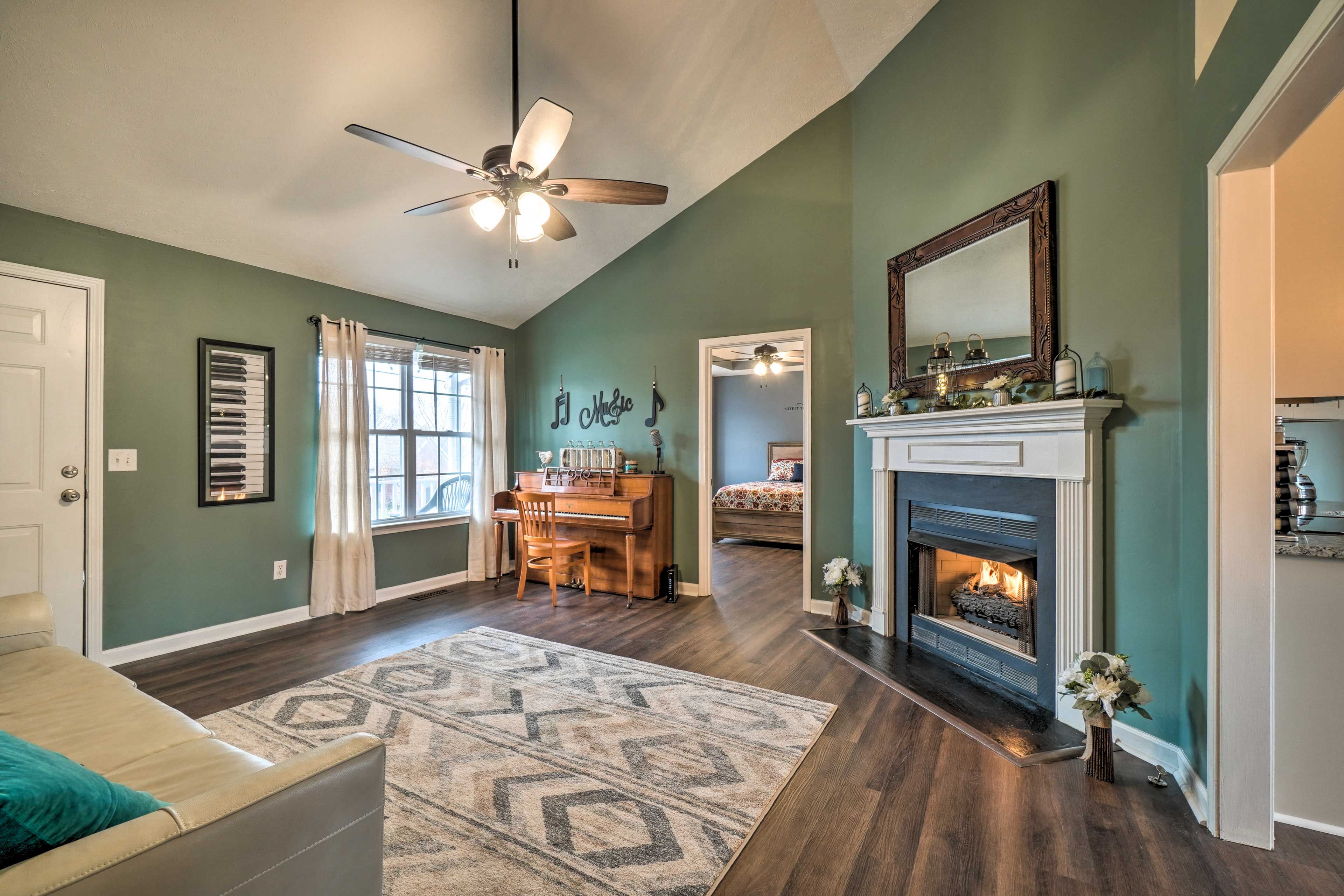 Living Room | Gas Fireplace | Piano