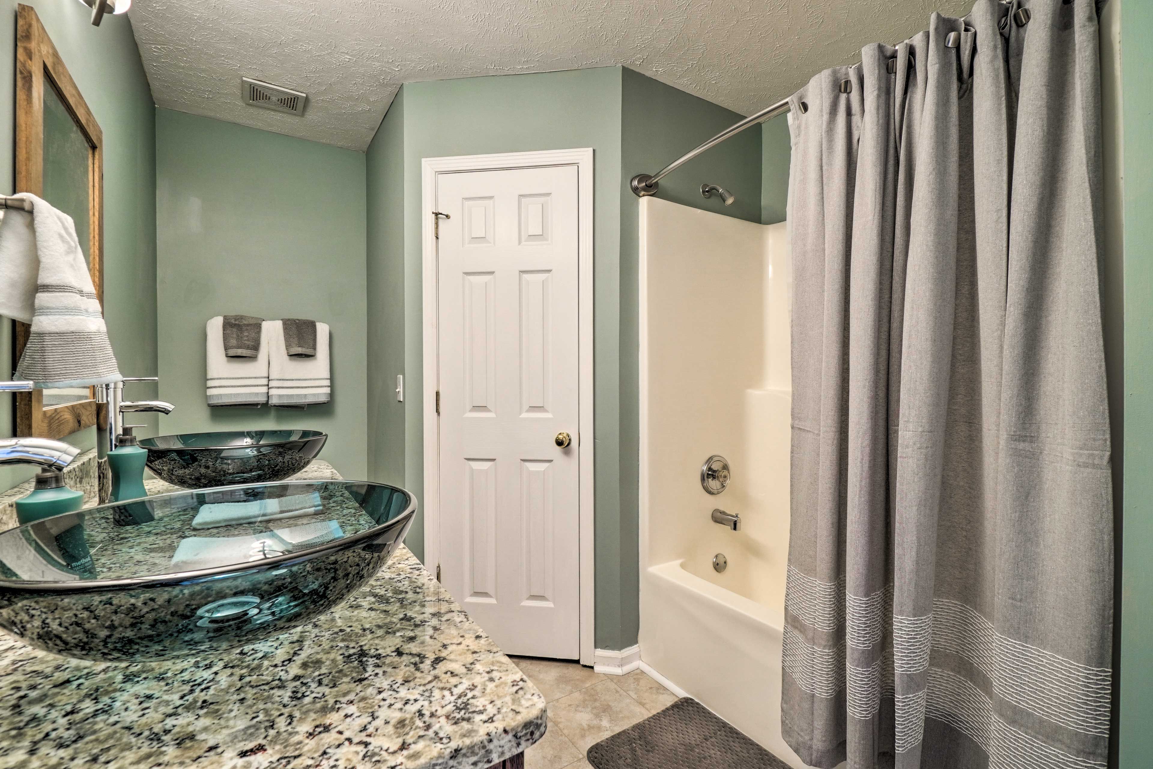 En-Suite Bathroom | Complimentary Toiletries