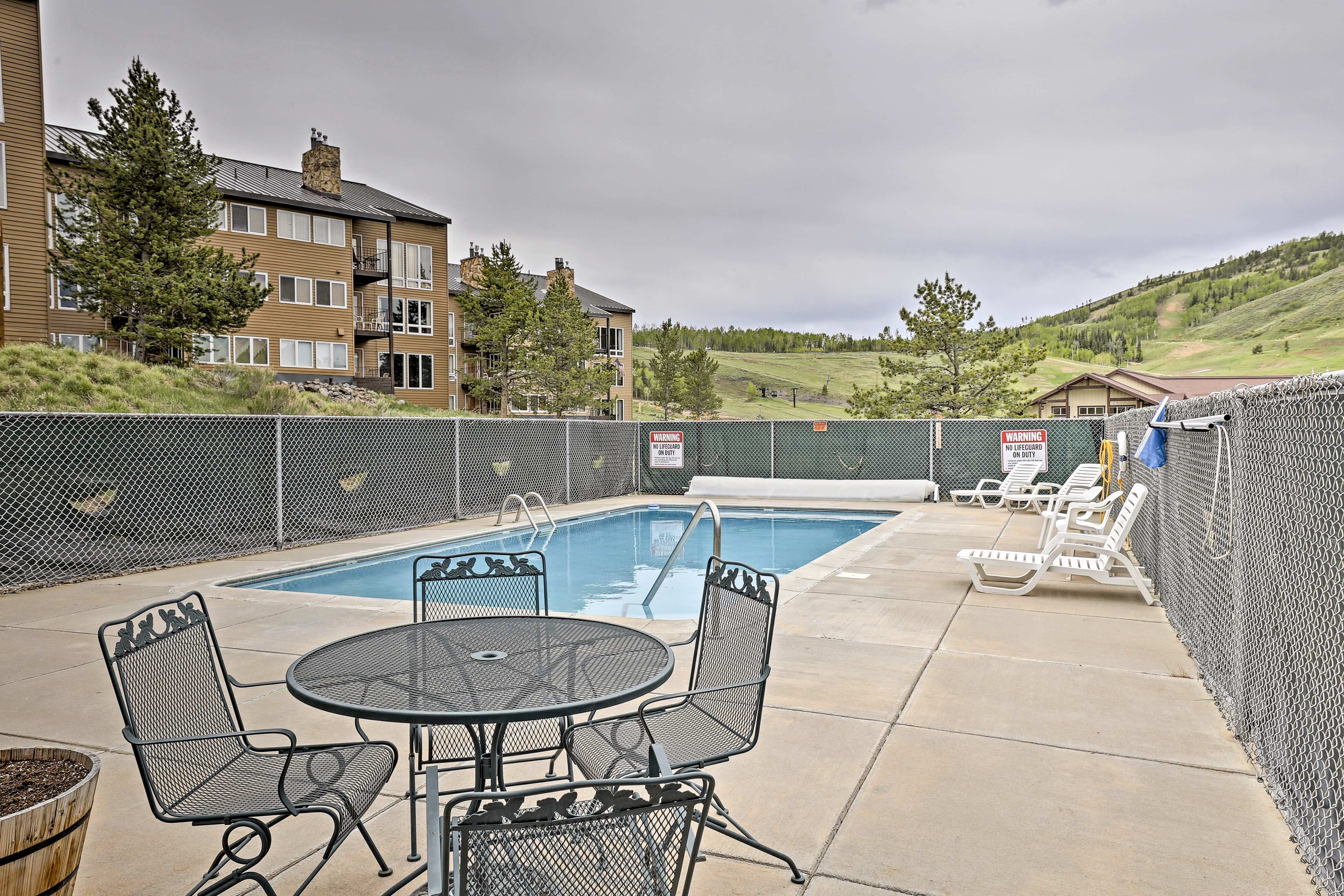 Community Amenities | Seasonal Pool | Outdoor Dining Area