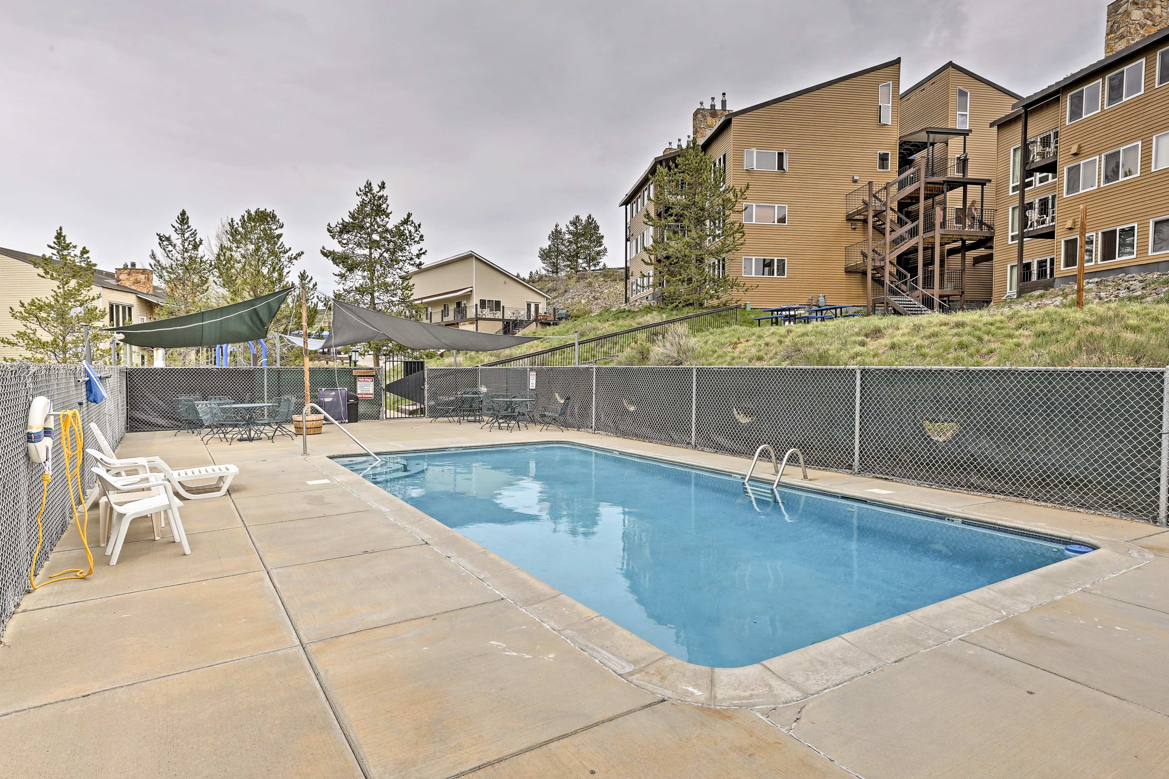 Community Amenities | Seasonal Pool