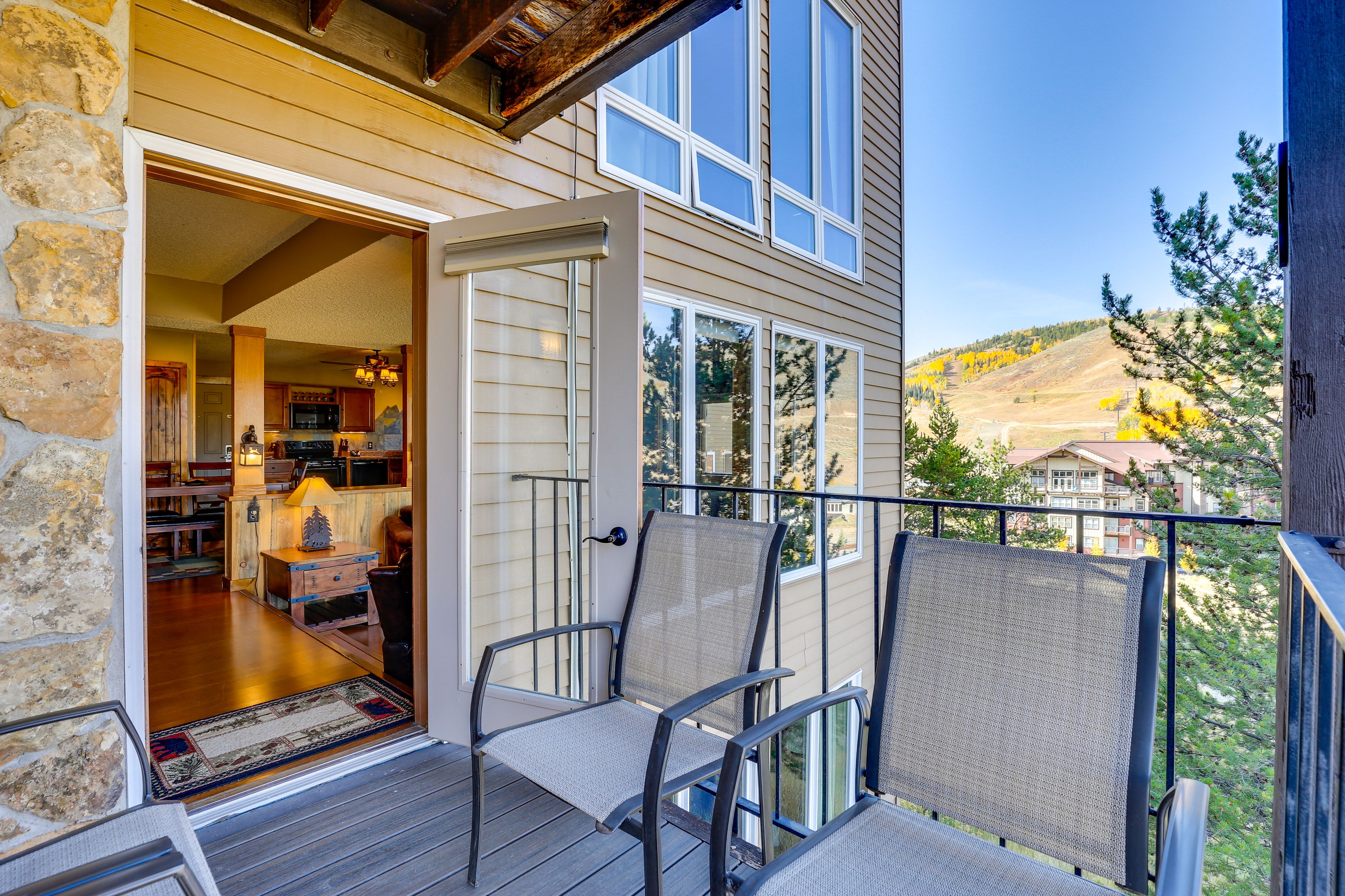 Private Balcony | Mountain View
