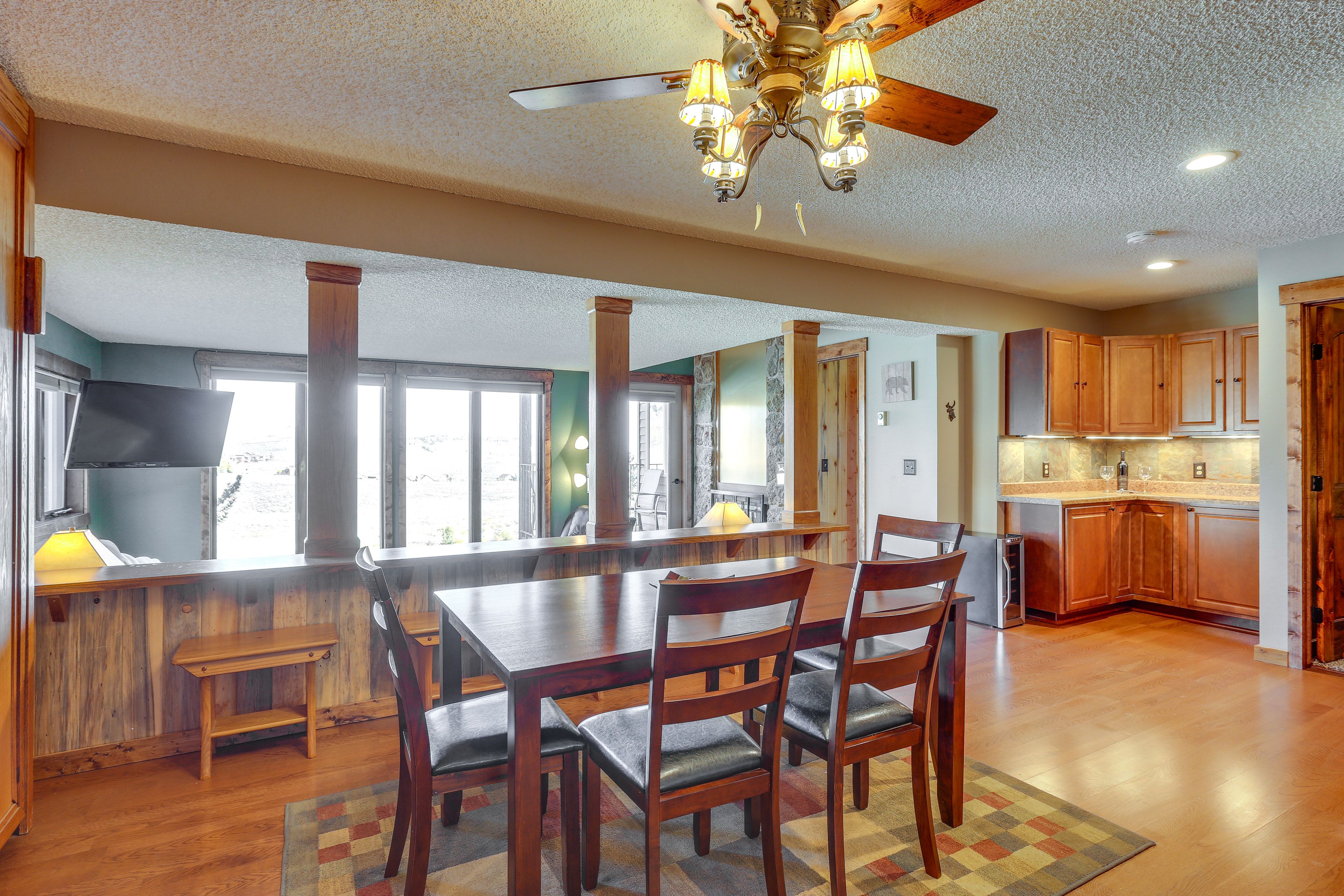 Dining Room | Mountain View | Dry Bar | Mini Fridge