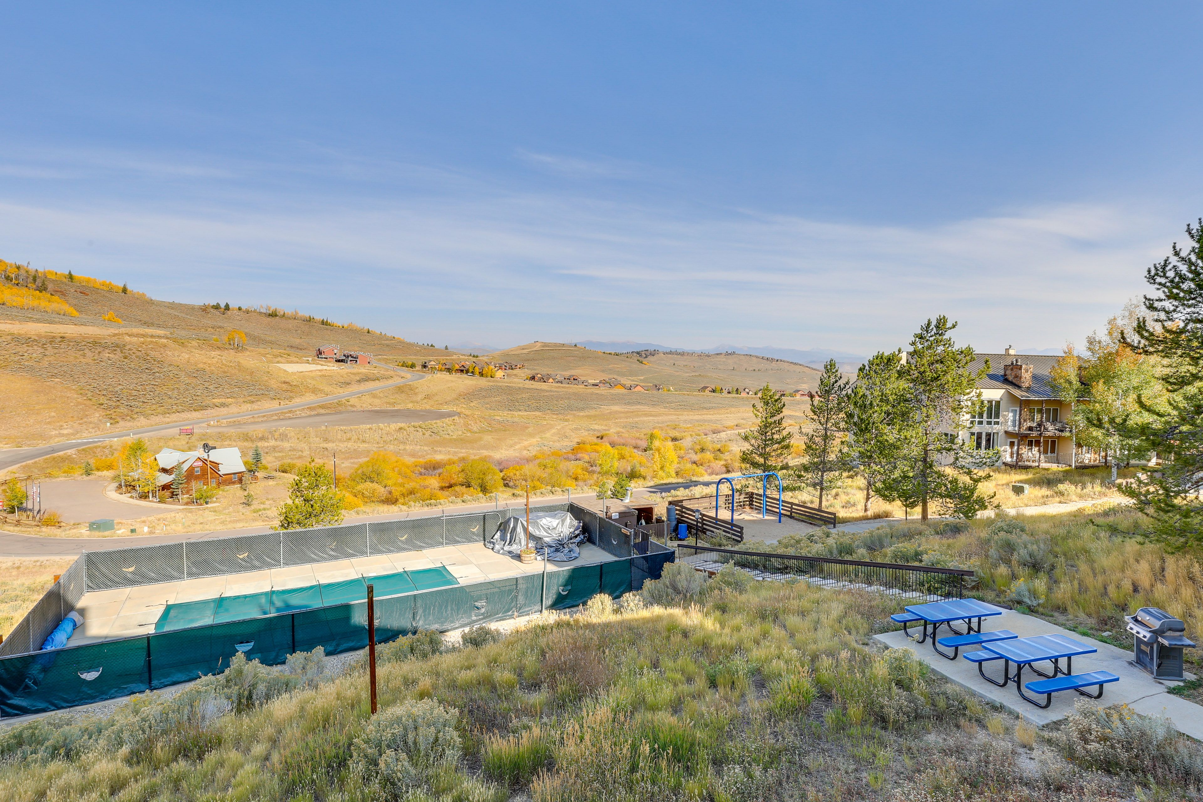 Community Amenities | Grilling Area | Pool Space