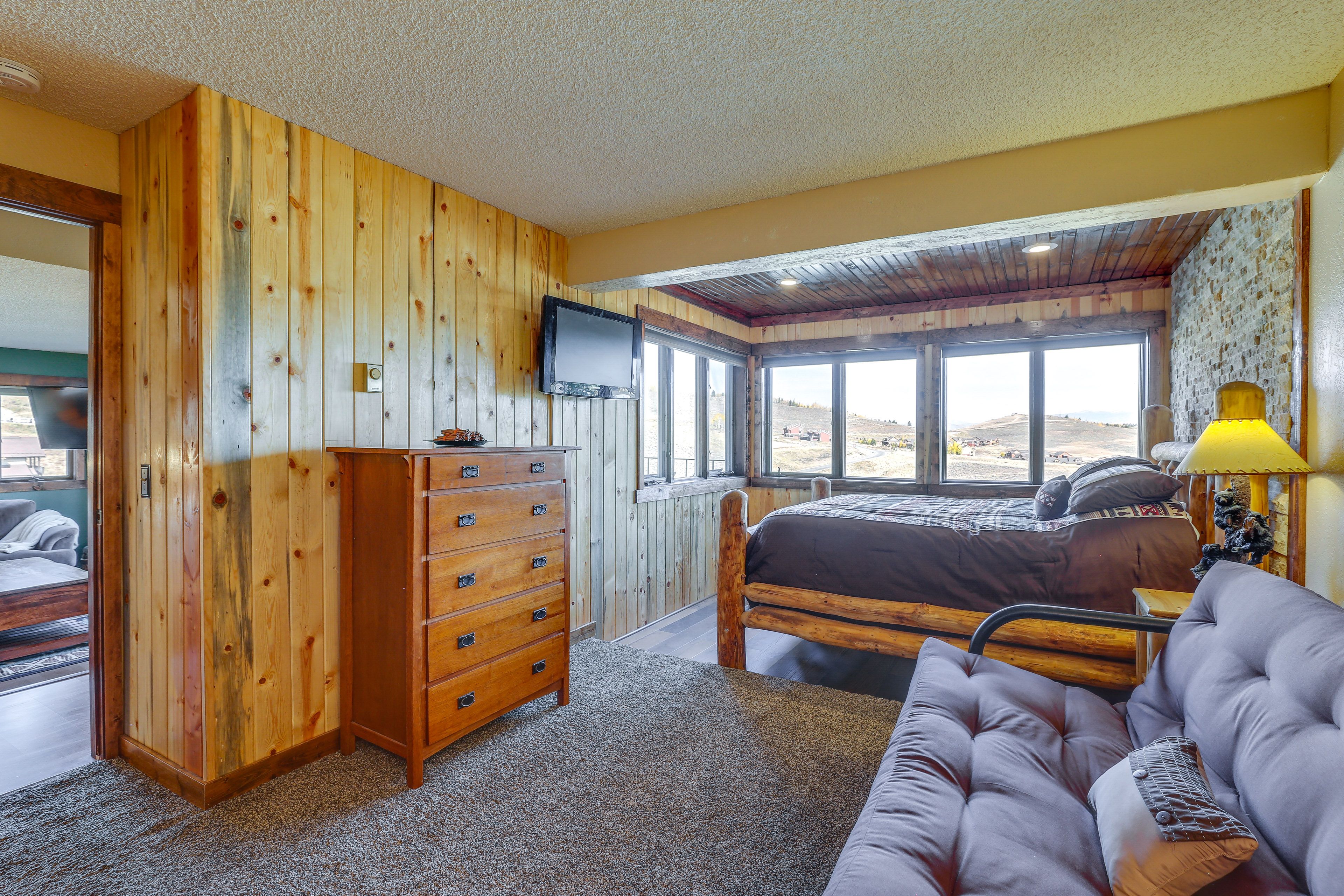 Bedroom 1 | Queen Bed | Full Futon | Cable TV | En-Suite Bathroom