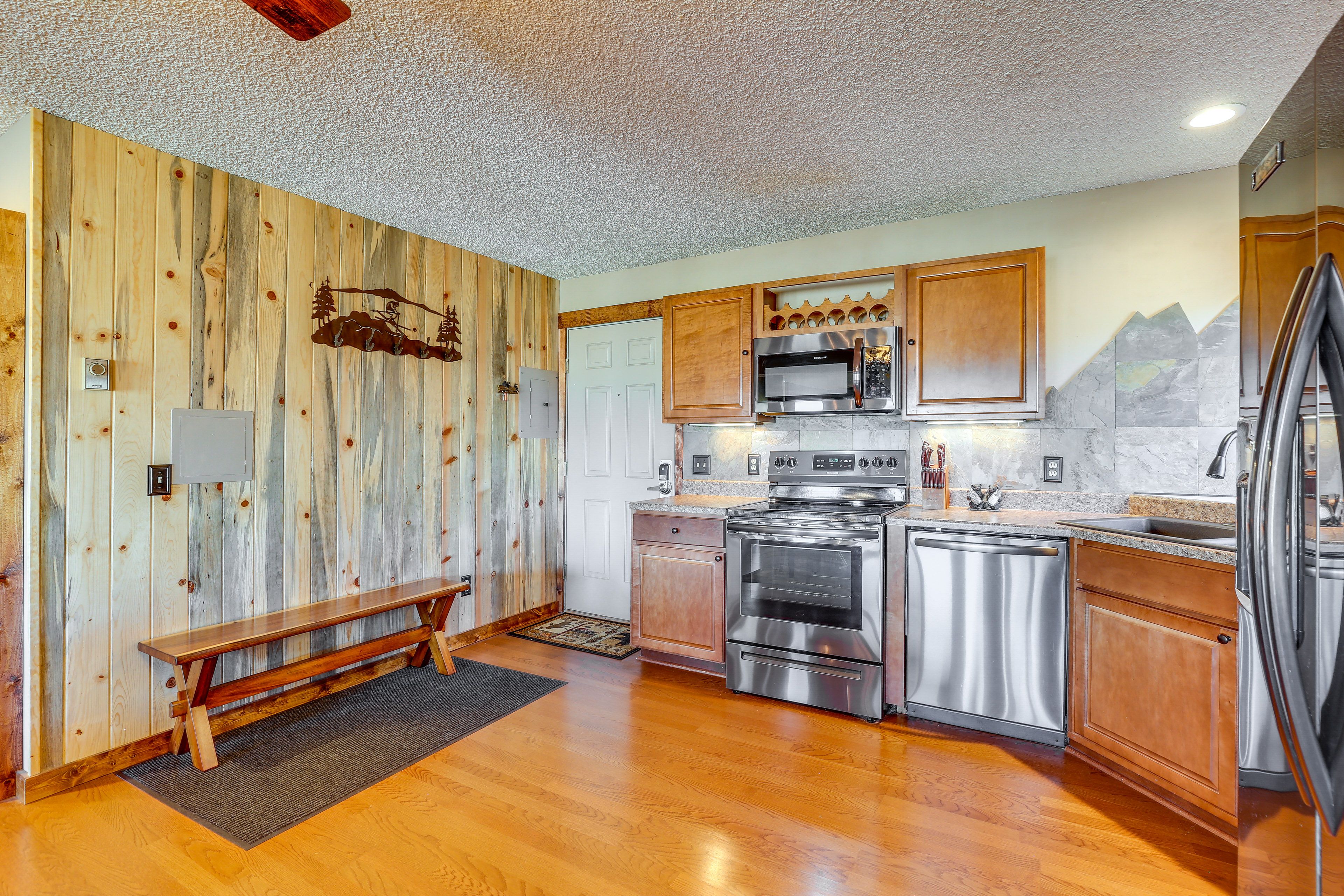 Front Entrance | Coat Rack | Full Kitchen | Knife Set | Corner Unit