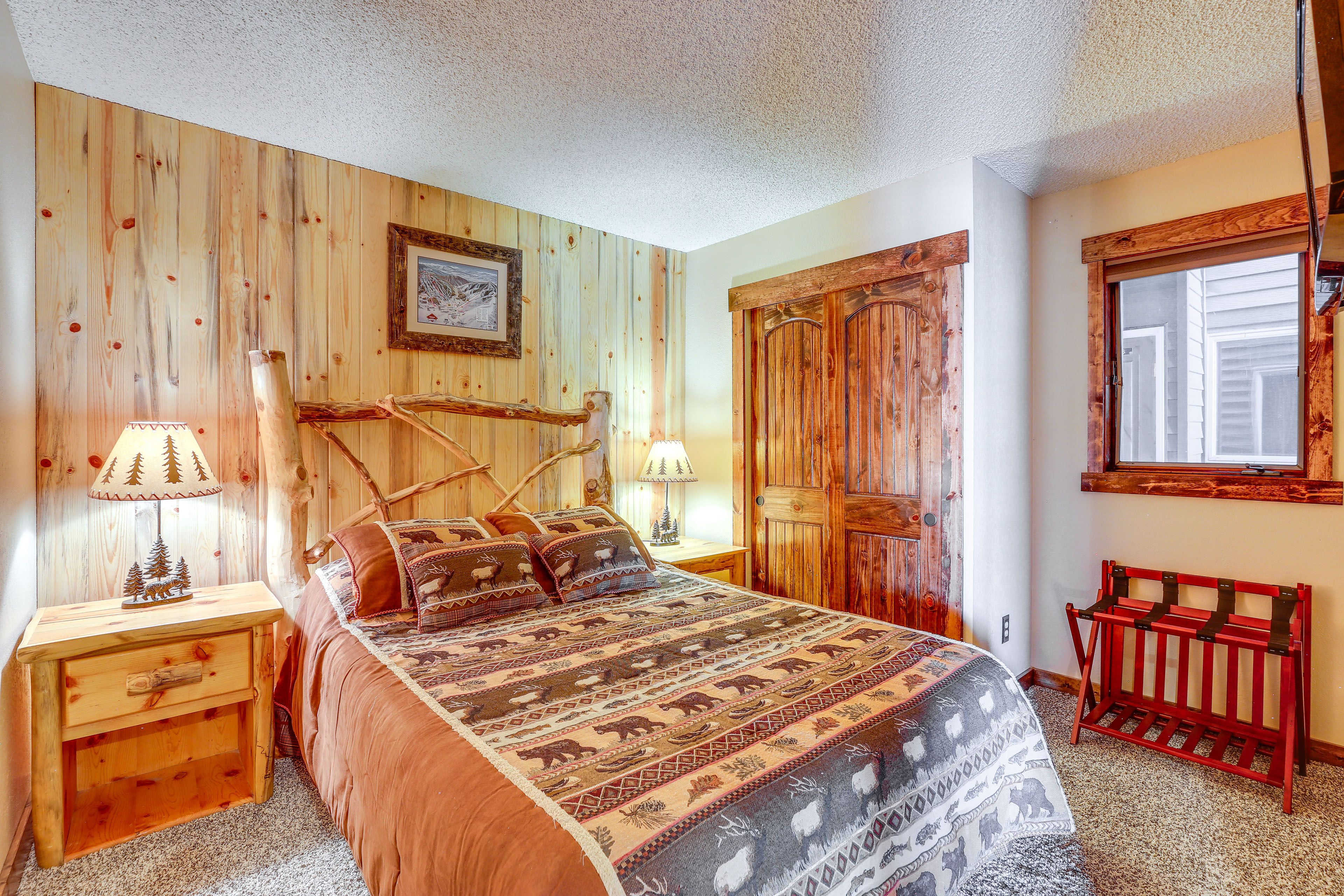 Bedroom 2 | Queen Bed | Luggage Rack | Closet | Roku TV