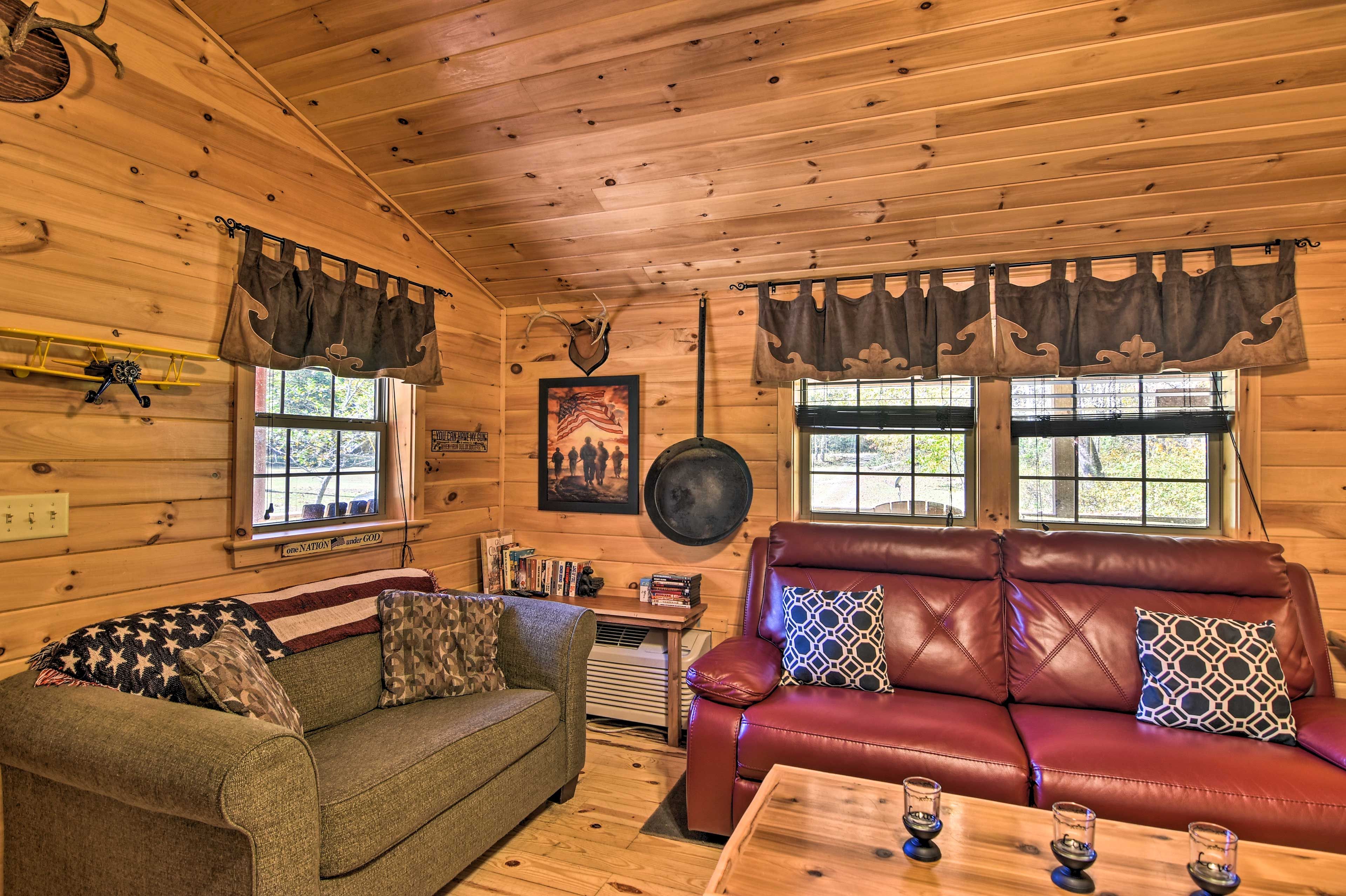 Living Room | Central Heating | Free WiFi