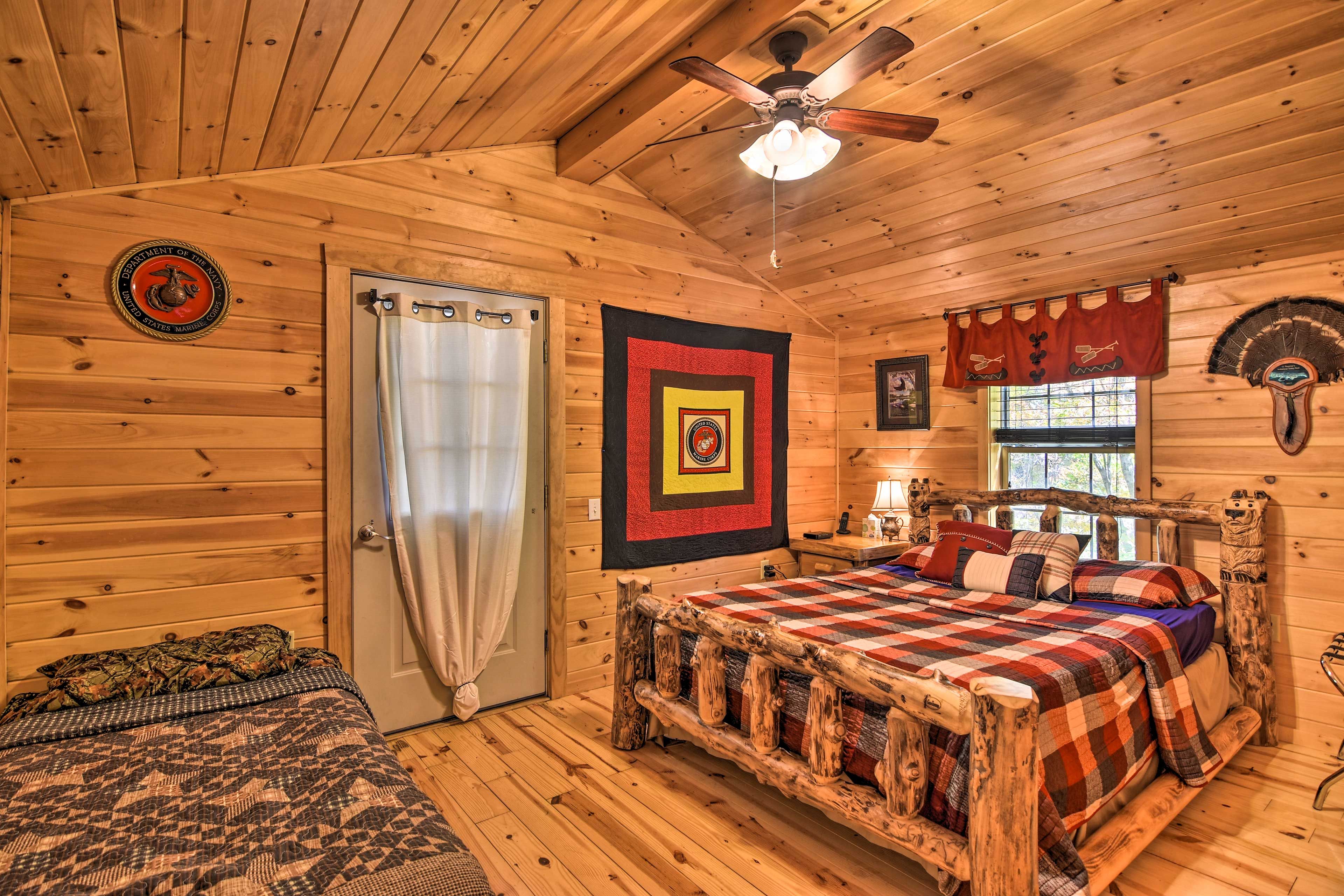 Bedroom | Queen Bed | Twin Bed