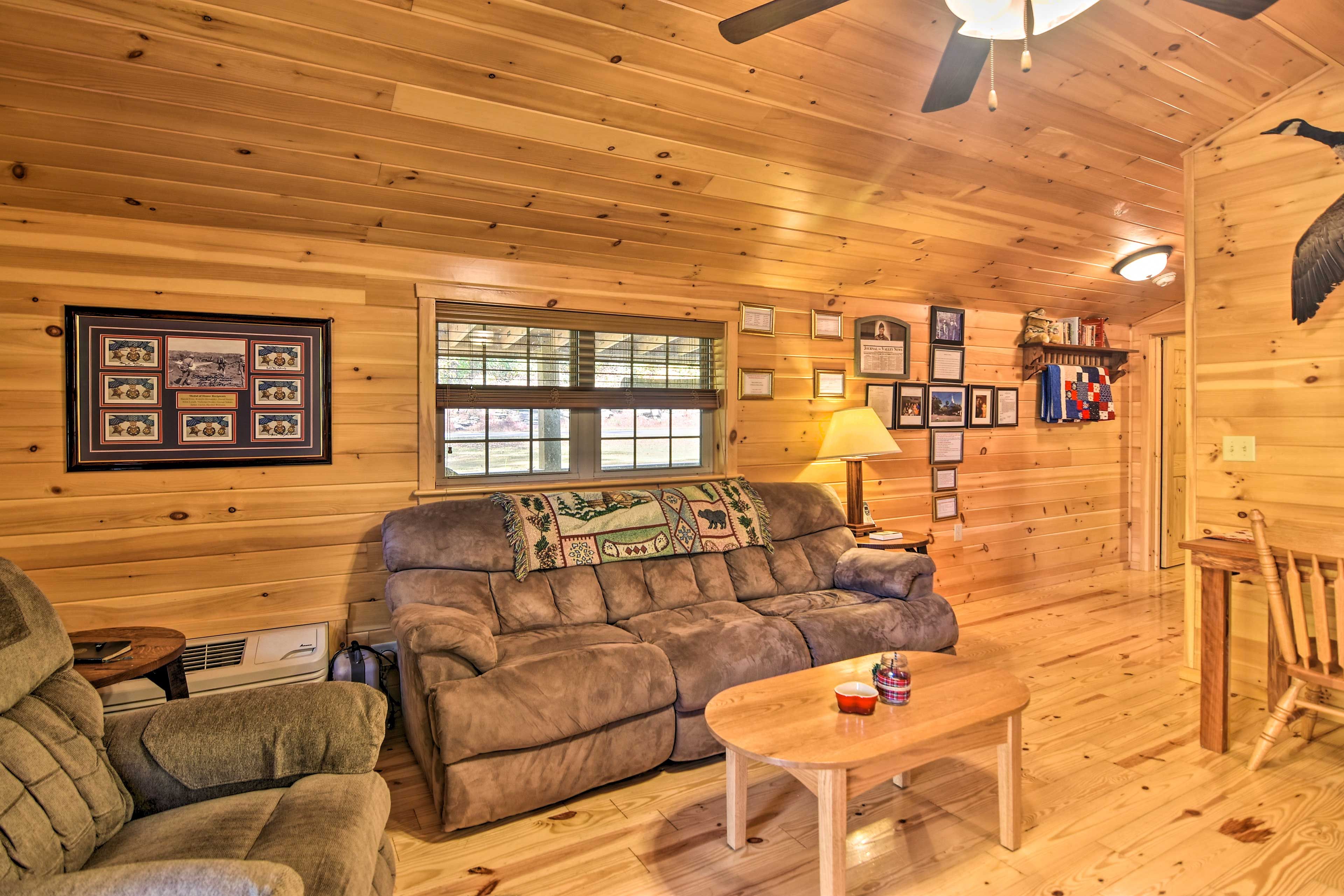 Living Room | Books | Free WiFi