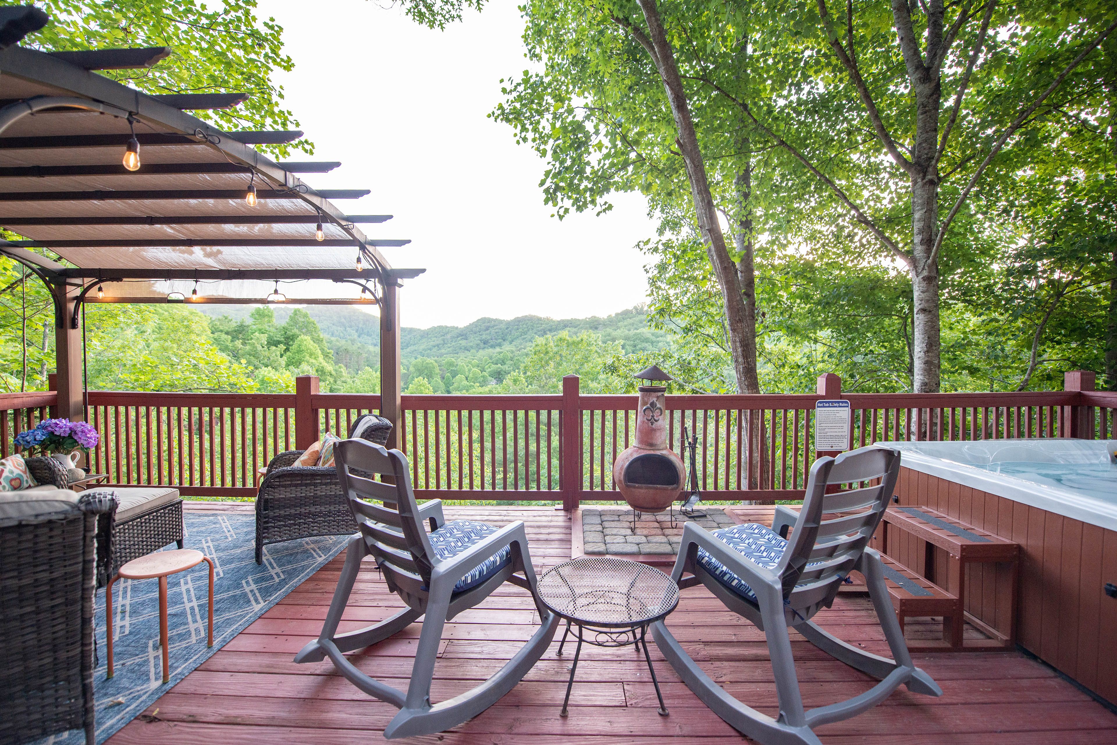 Almond Vacation Rental | 2BR | 1.5BA | 1,000 Sq Ft | Stairs Required