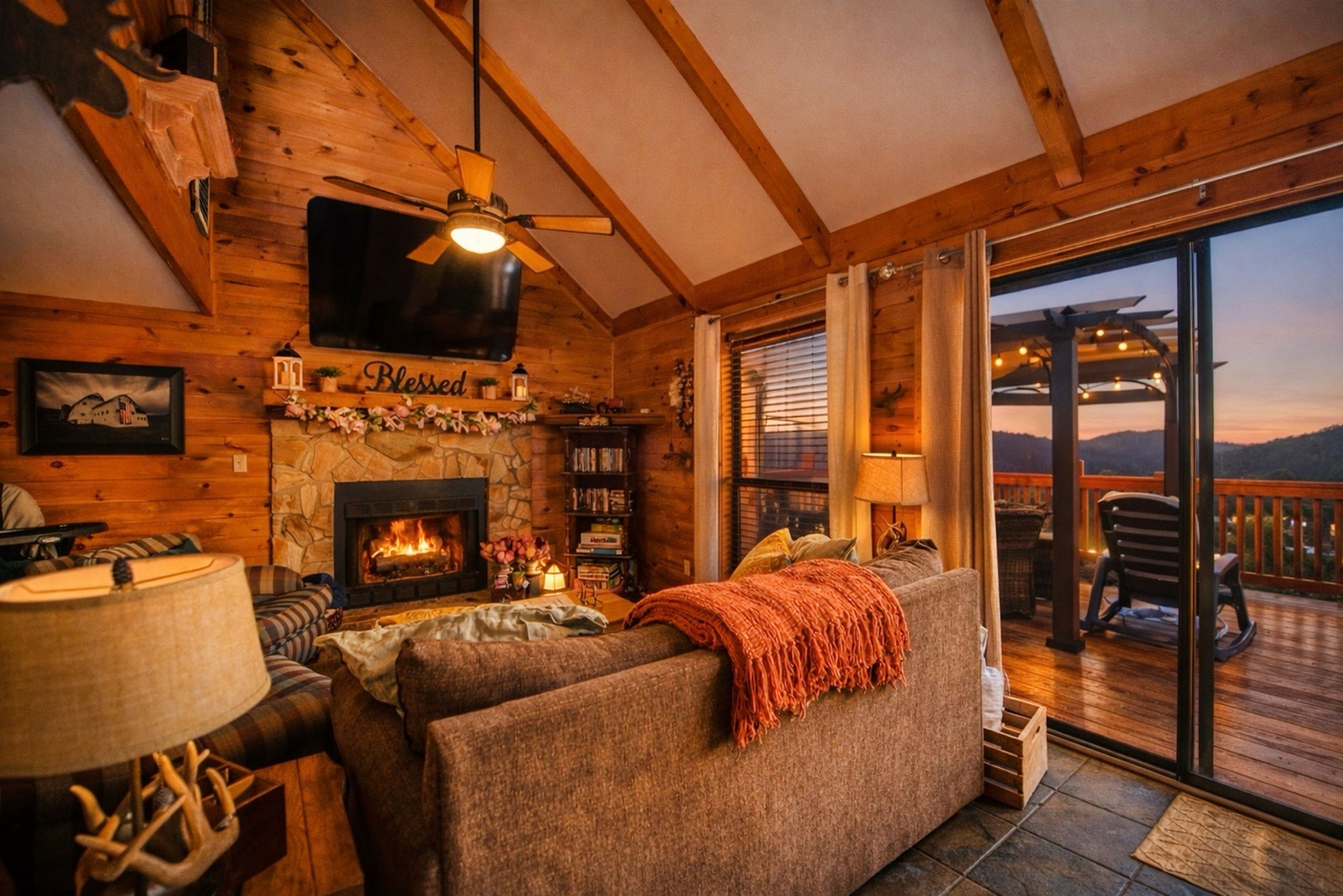 Living Room | Free WiFi | Gas Fireplace