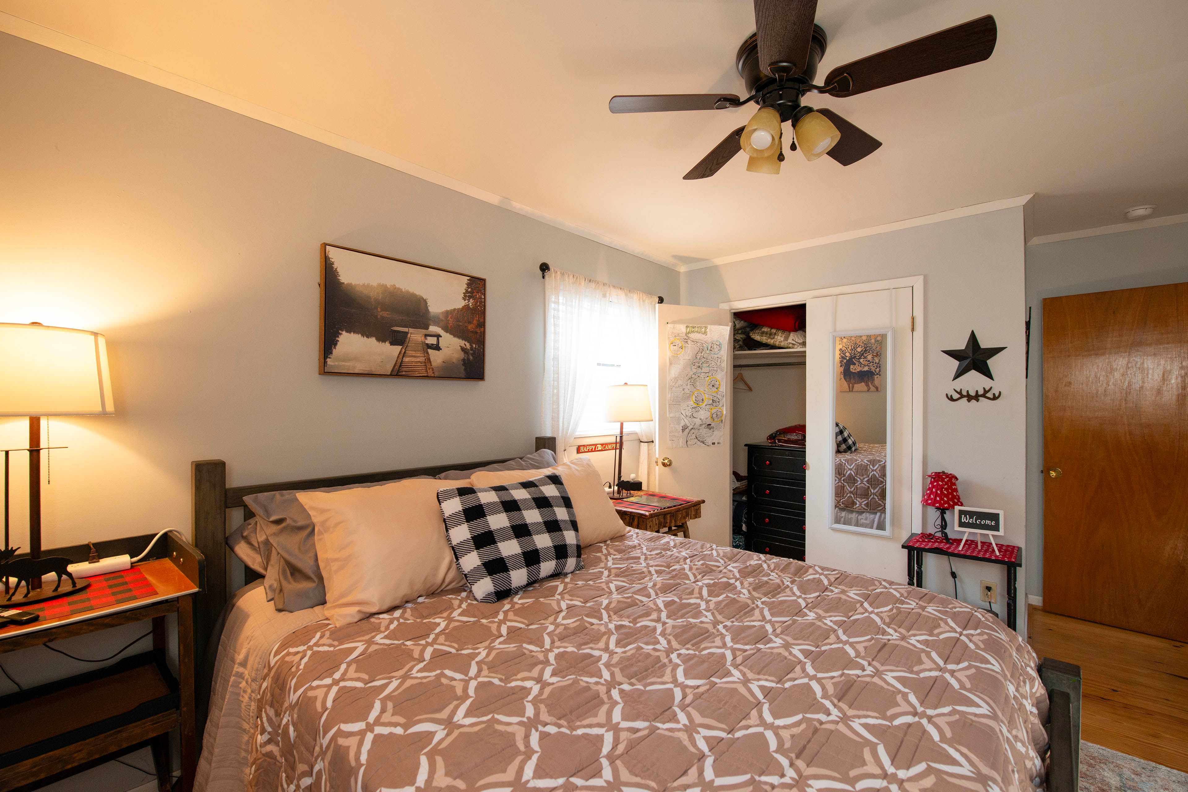 Bedroom 1 | Queen Bed