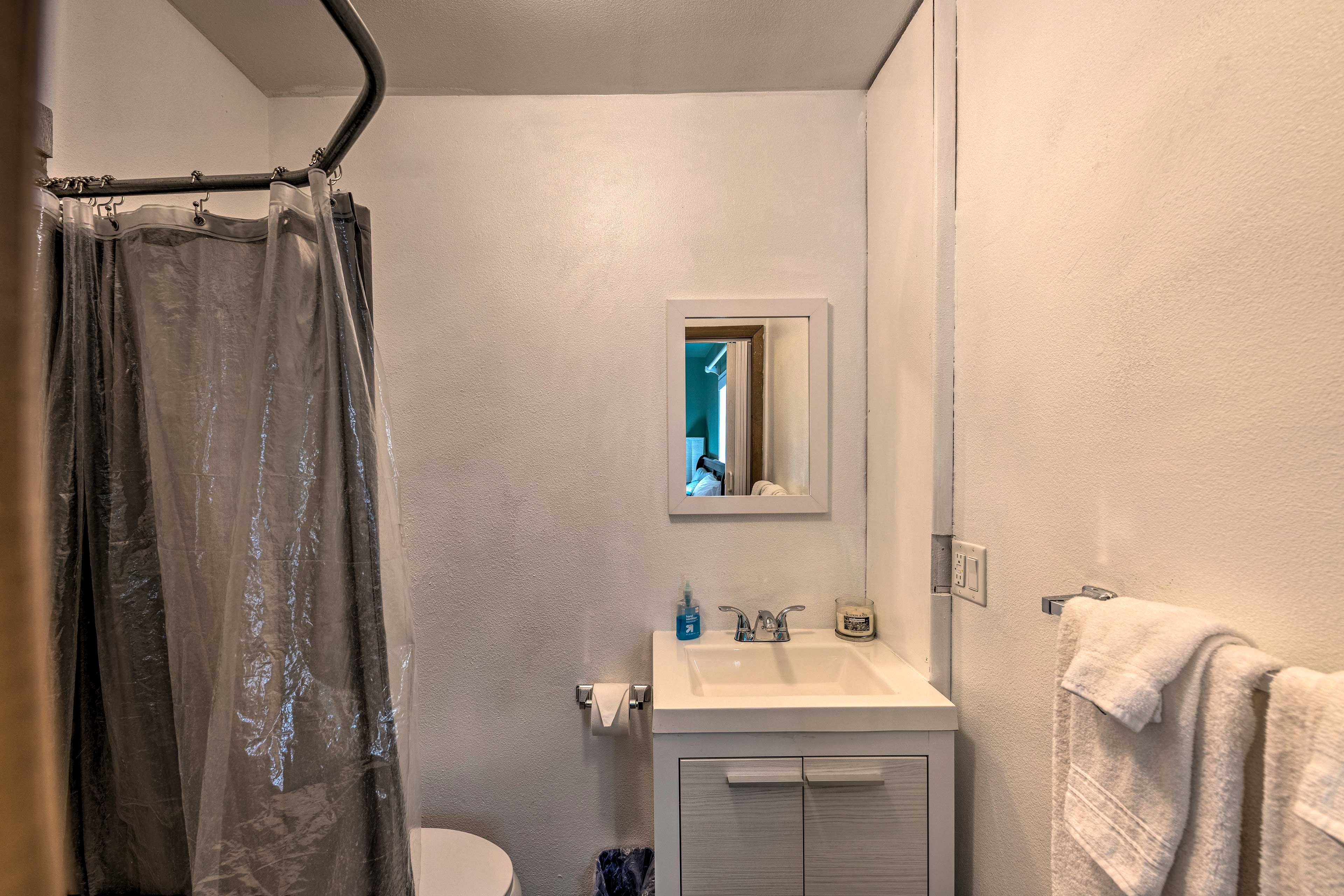 Bathroom | Towels & Toiletries Provided
