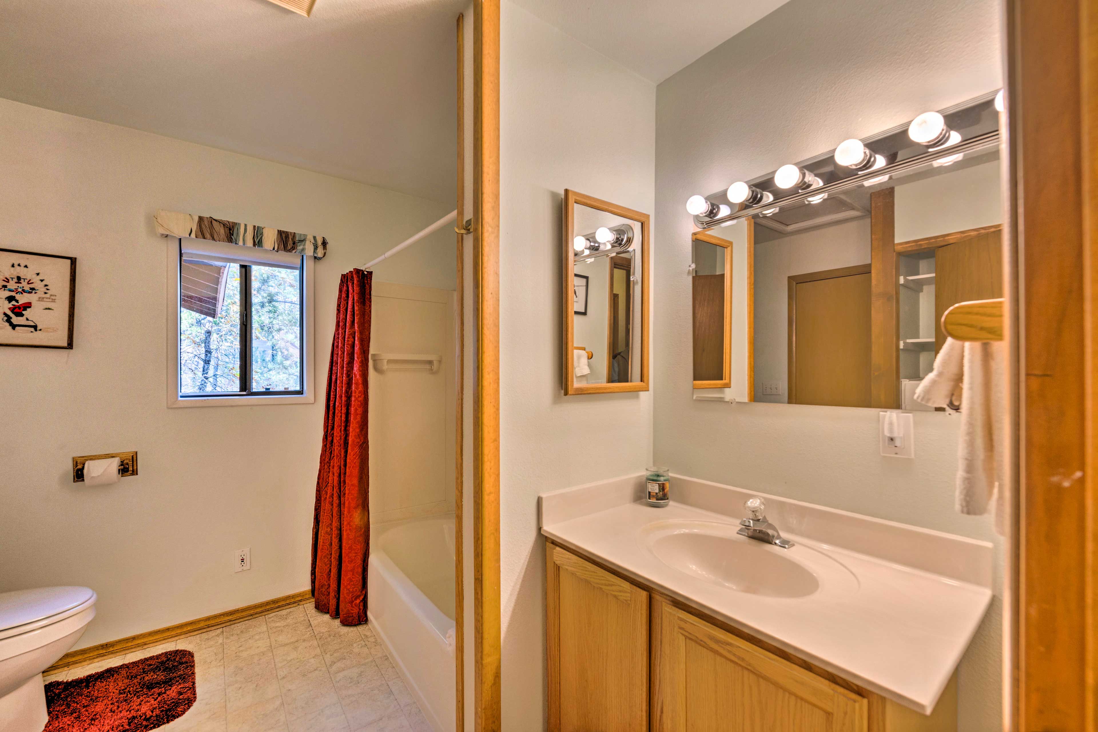 Bathroom | Towels & Toiletries Provided
