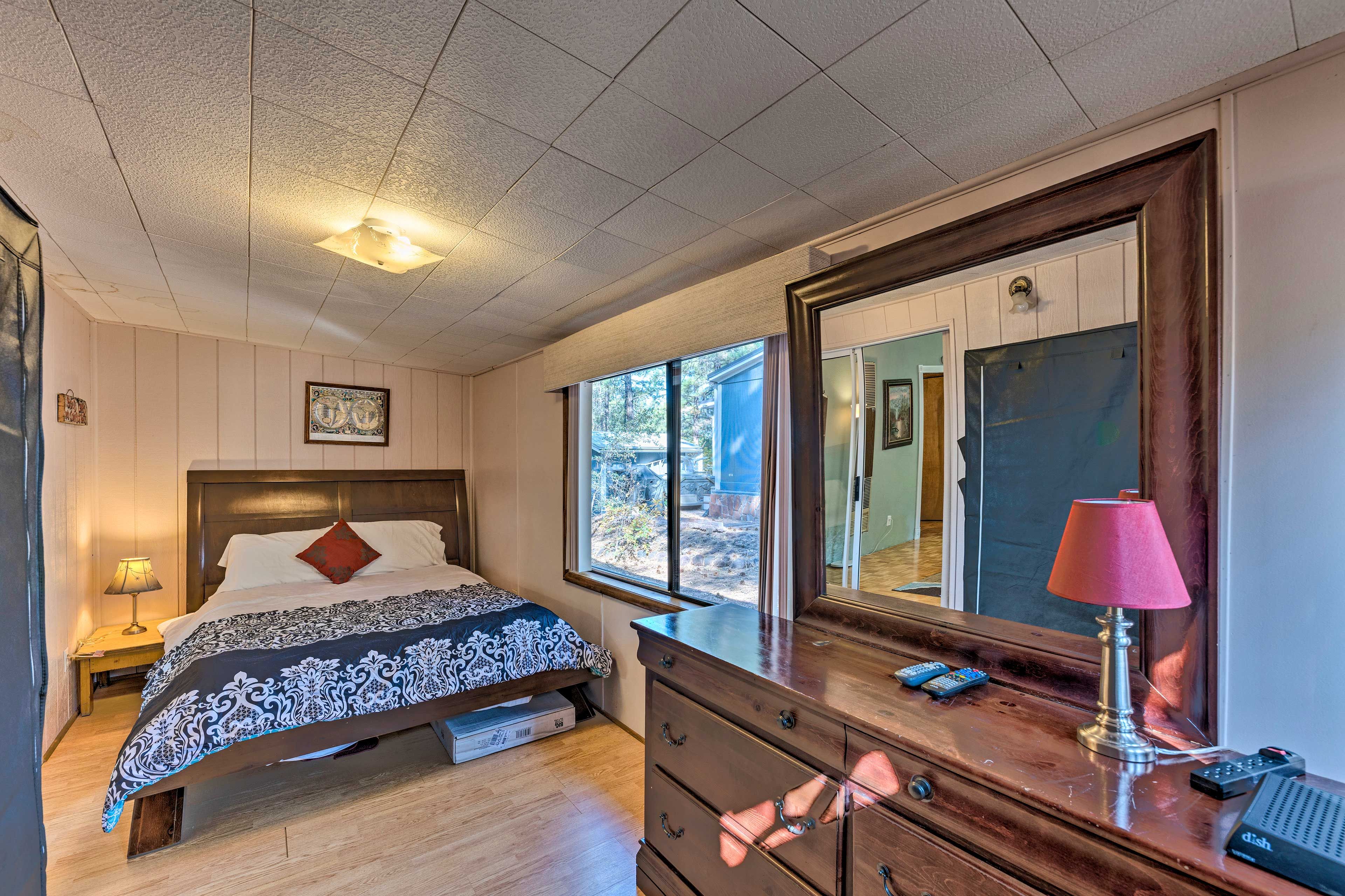 Bedroom 3 | Queen Bed