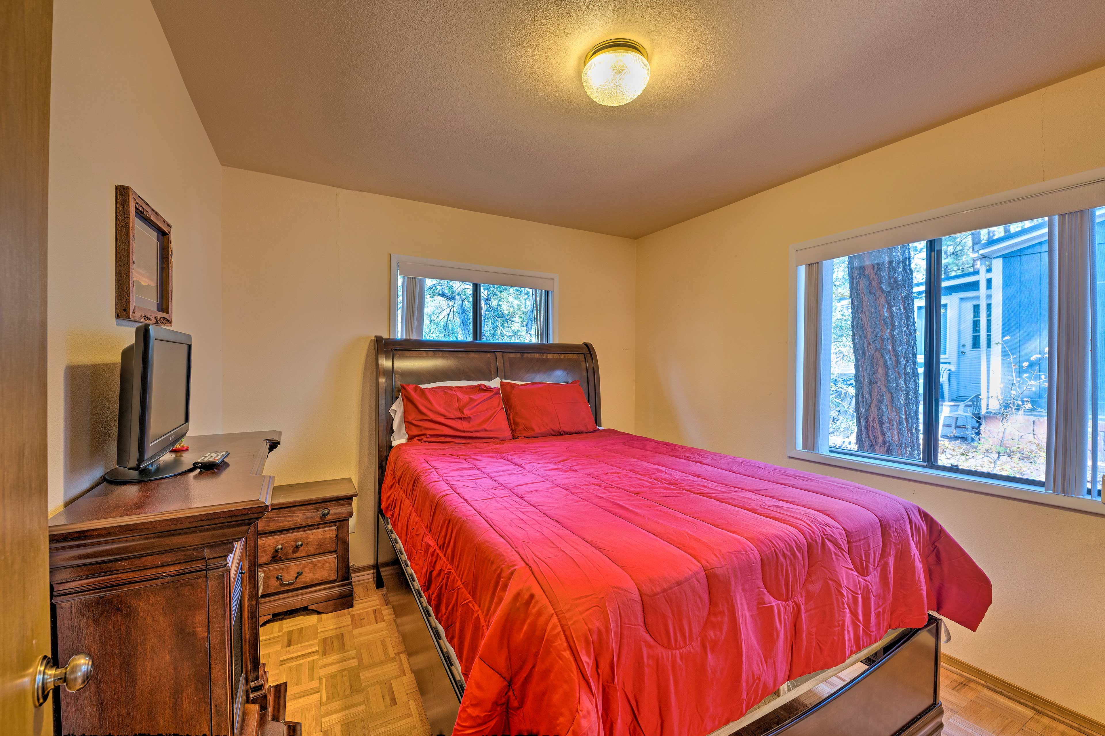 Bedroom 2 | Queen Bed | TV