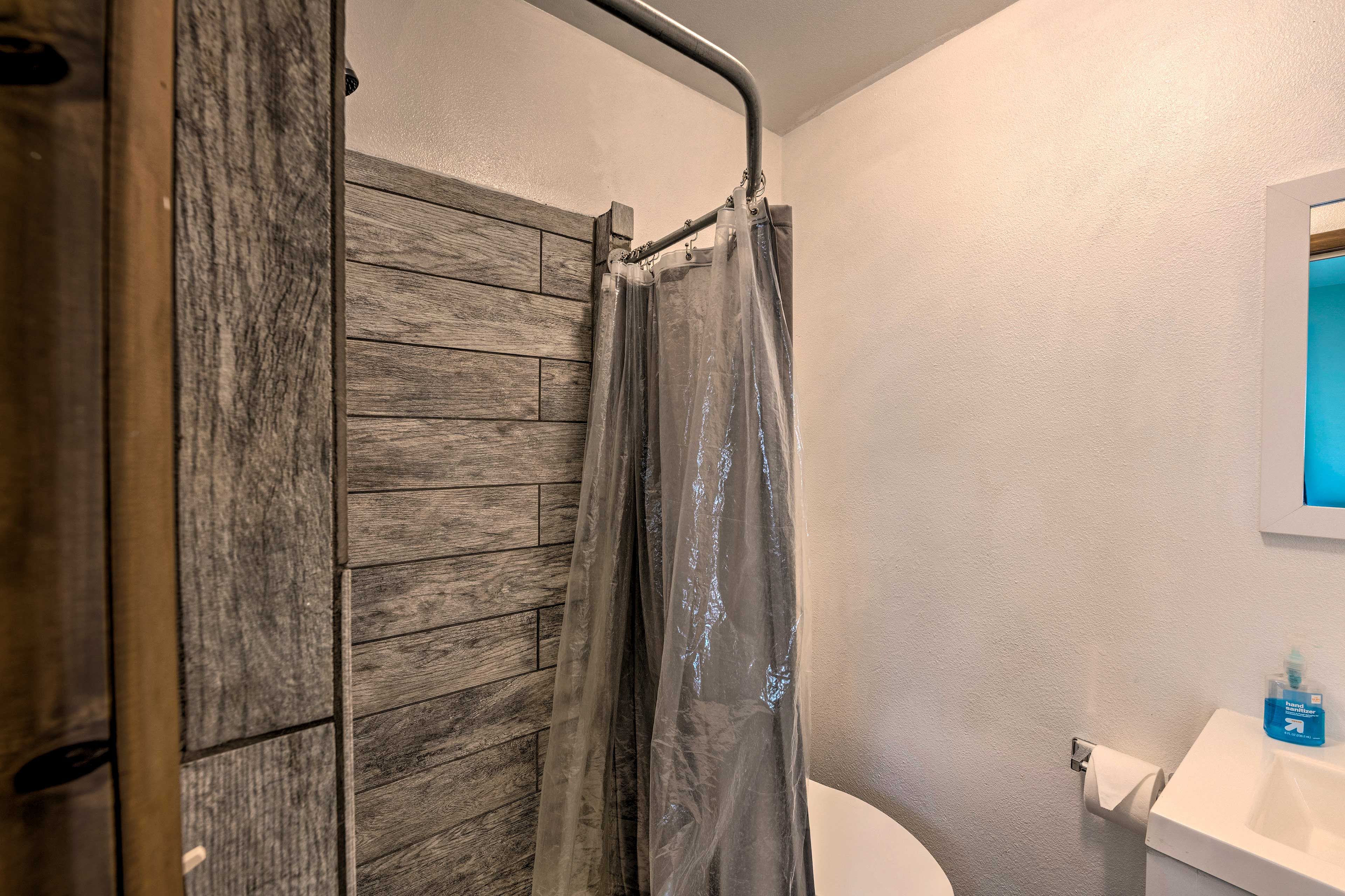 Bathroom | Shower/Tub Combo